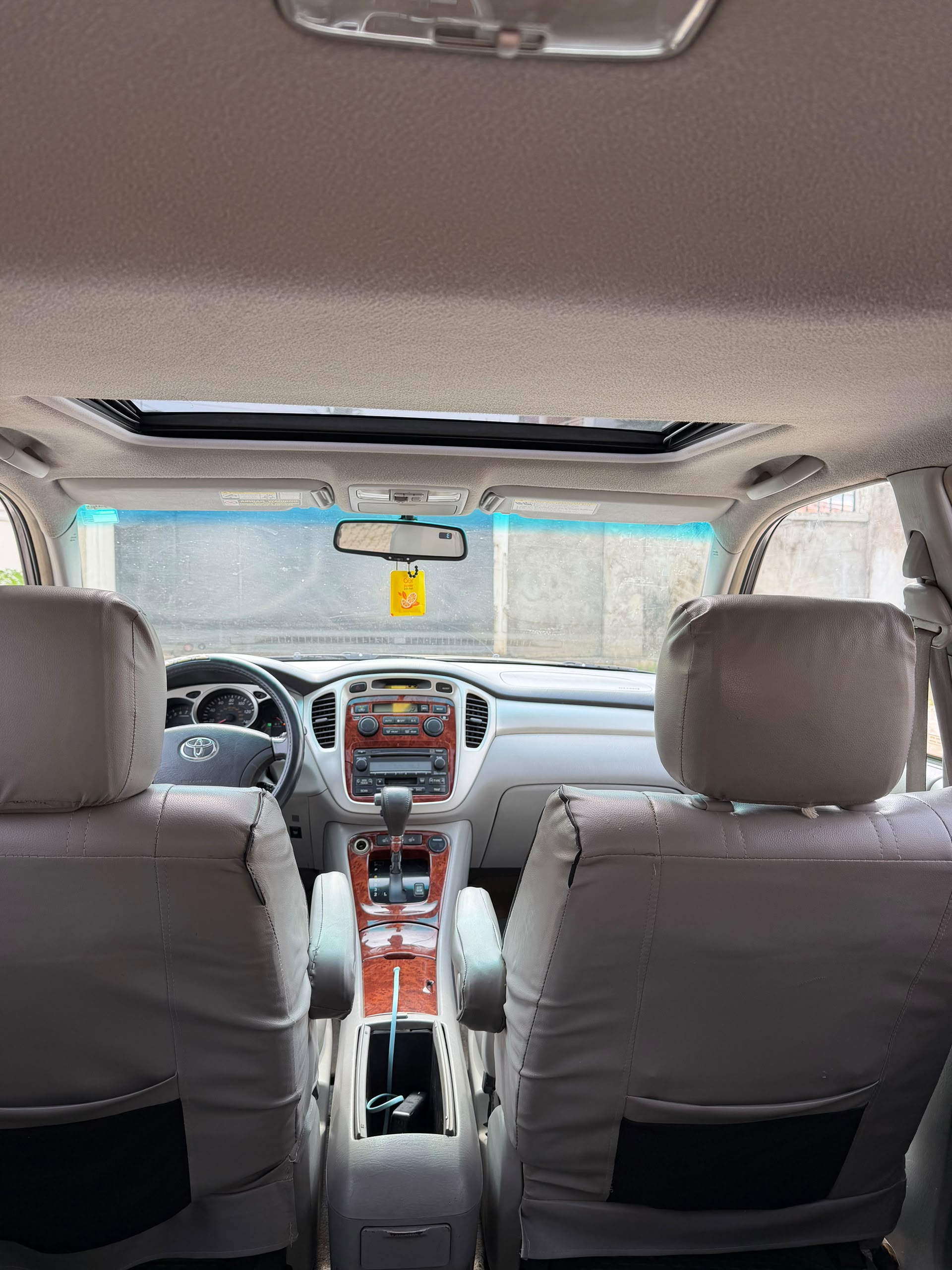 
								Belgium grade 2007 Toyota highlander with everything intact for 7.5M buy and drive full									