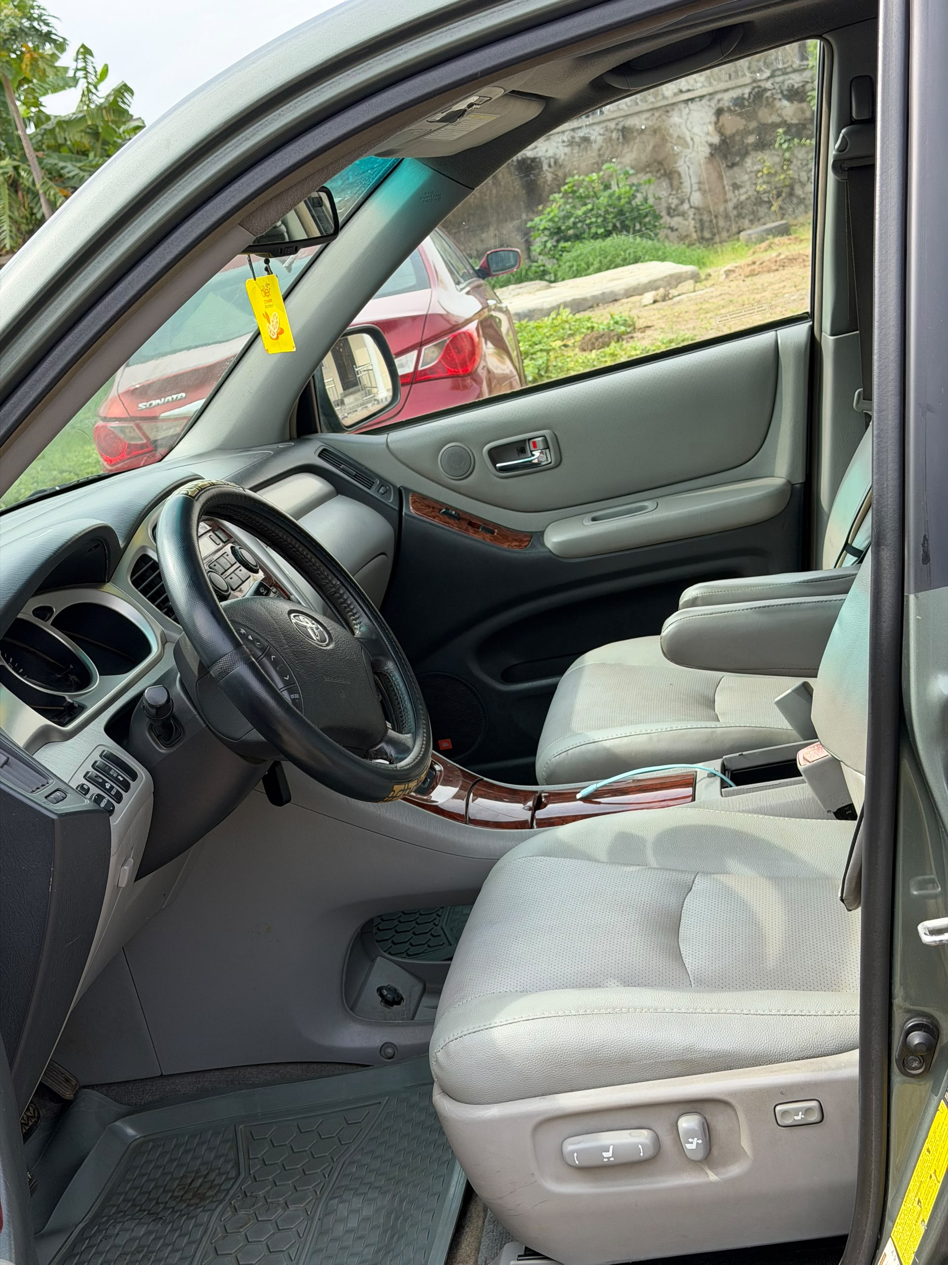 
								Belgium grade 2007 Toyota highlander with everything intact for 7.5M buy and drive full									