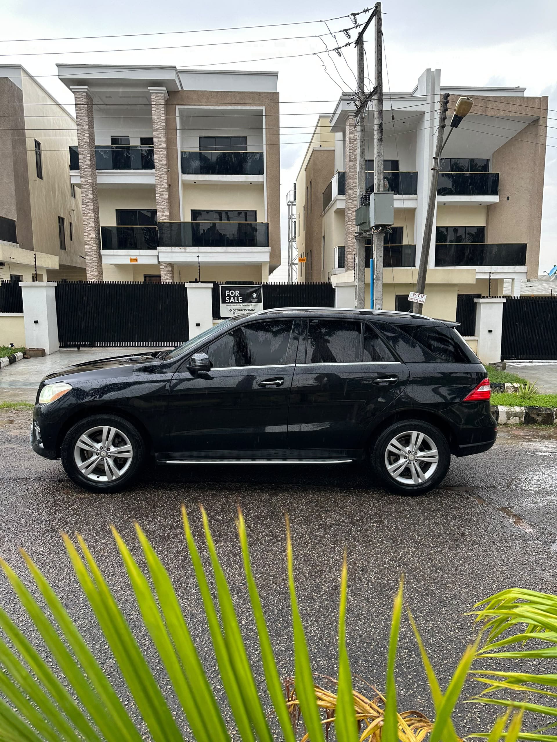 
								2014 First body Mercedes Benz ml 350, with untampard engine, v6 engine, full option kyless, Belgium standard, buy n drive going for 15.5m only full									