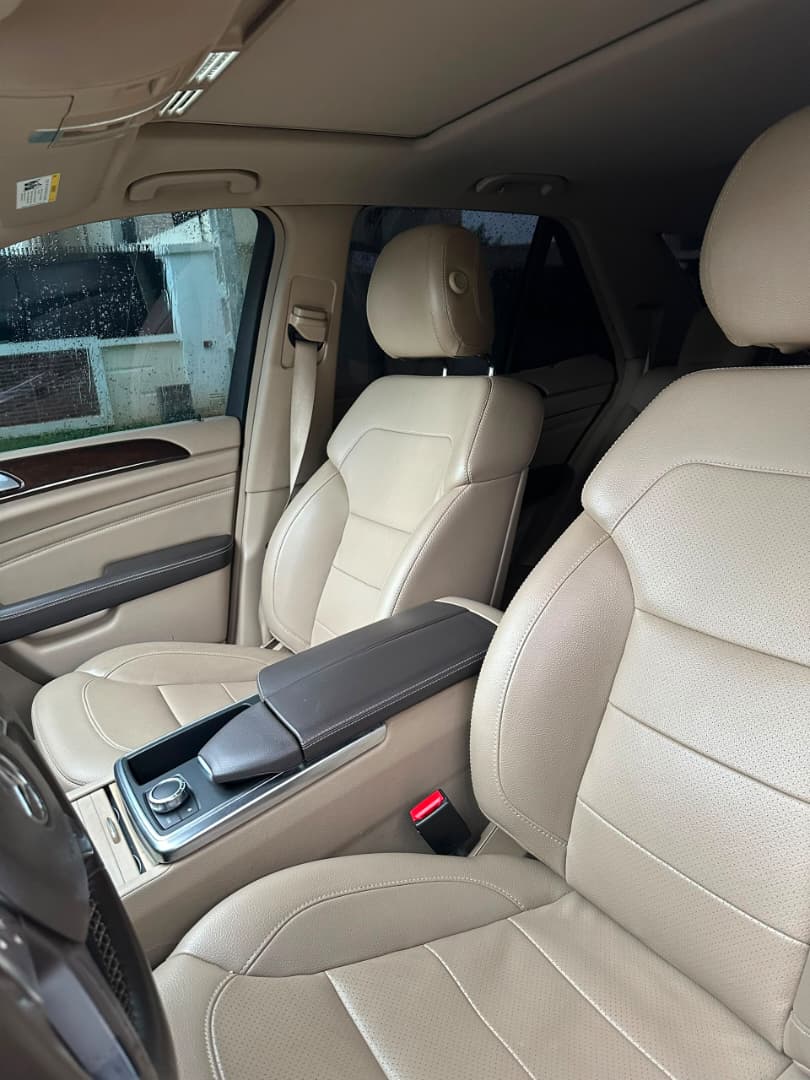 
								2014 First body Mercedes Benz ml 350, with untampard engine, v6 engine, full option kyless, Belgium standard, buy n drive going for 15.5m only full									