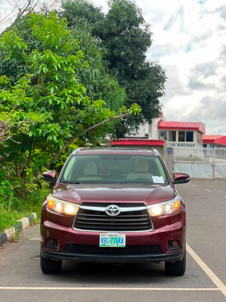 SUPER CLEAN PREOWNED TOYOTA HIGHLANDER 2015 XLE   A YEAR USED  ORIGINAL DUTY 📃  PRICE: 20M  ABUJA DEAL📍  NATIONWIDE DELIVERY