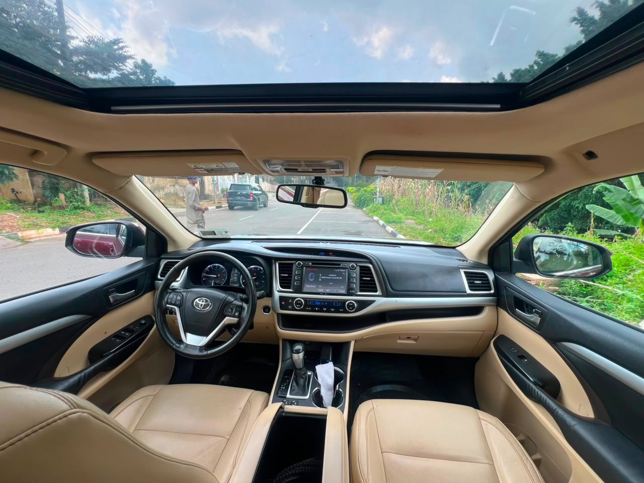 
								SUPER CLEAN PREOWNED TOYOTA HIGHLANDER 2015 XLE   A YEAR USED  ORIGINAL DUTY 📃  PRICE: 20M  ABUJA DEAL📍  NATIONWIDE DELIVERY full									