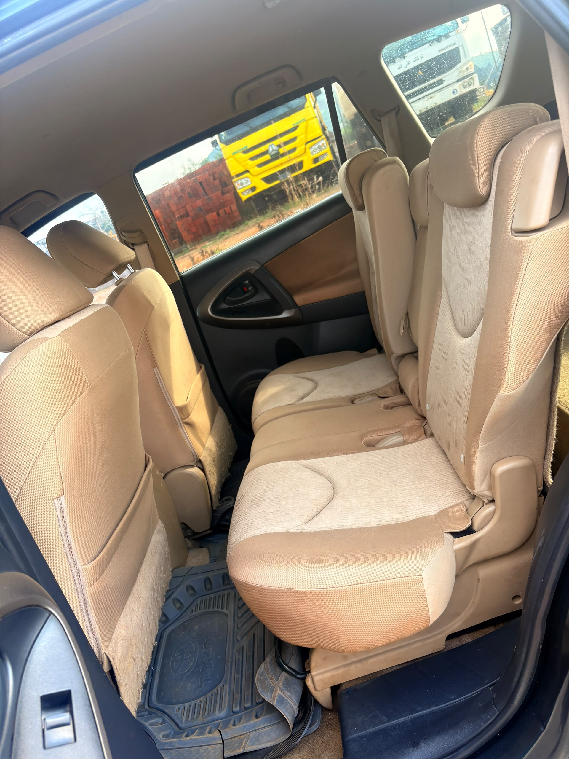 
								Neatly used 2009 Toyota RAV4 untempered engine and gear, AC is chilling selling for 🔥#7.5M          📍Abuja  NATIONWIDE DELIVERY full									