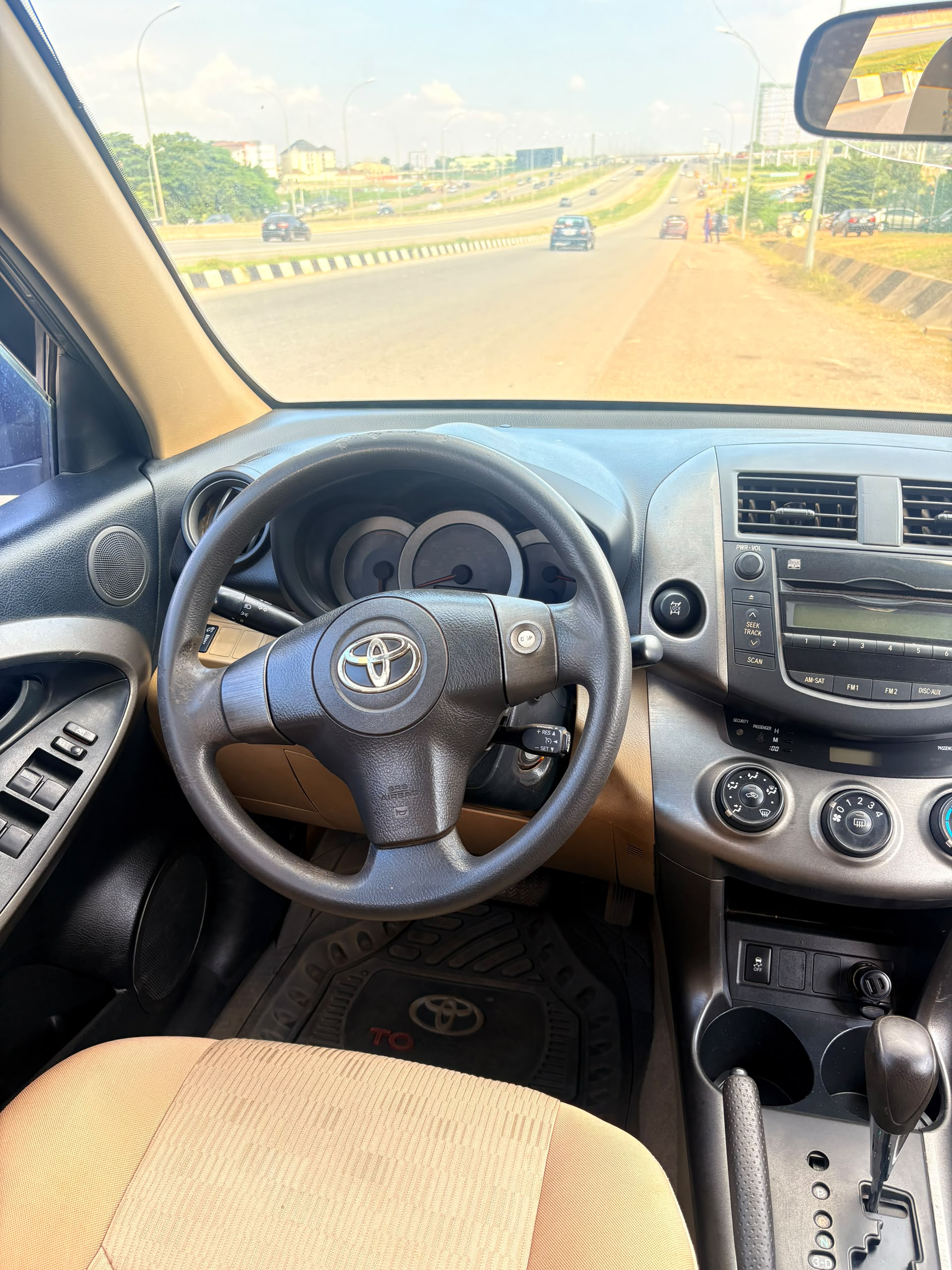 
								Neatly used 2009 Toyota RAV4 untempered engine and gear, AC is chilling selling for 🔥#7.5M          📍Abuja  NATIONWIDE DELIVERY full									
