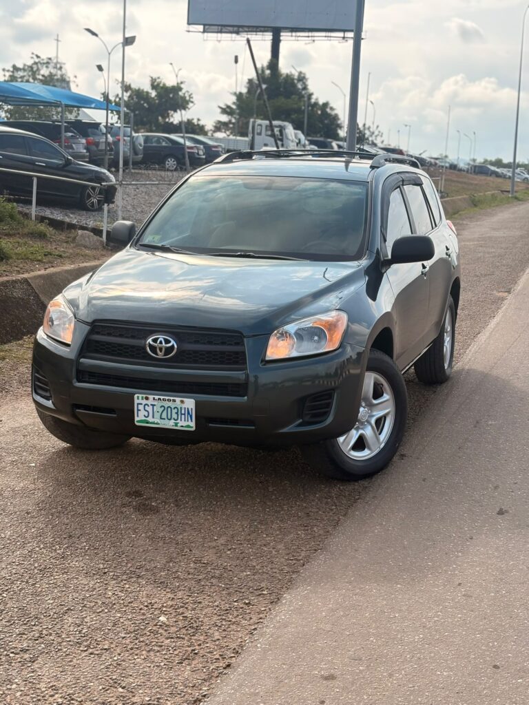 Neatly used 2009 Toyota RAV4 untempered engine and gear, AC is chilling selling for 🔥#7.5M          📍Abuja  NATIONWIDE DELIVERY