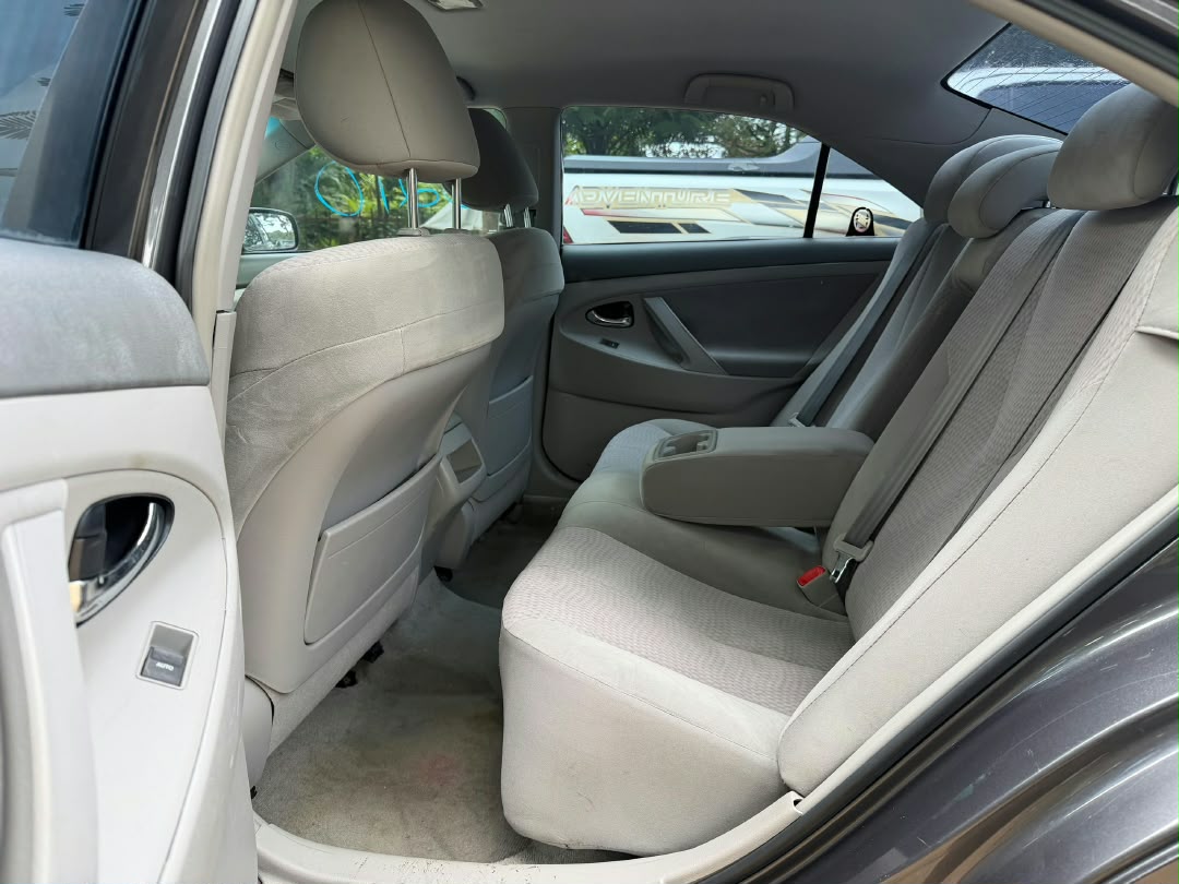 
								AWOOF DEAL: EXTREMELY SHARP  GRADE FOREIGN USED 2011 ON BELT TOYOTA CAMRY LE, MINT INTERIOR, NO SINGLE 9JA PAINT WITH UNTAMPARED ENGINE ND GEAR.GOING FOR JUST 9.8m Only. Accident free google am see. full									