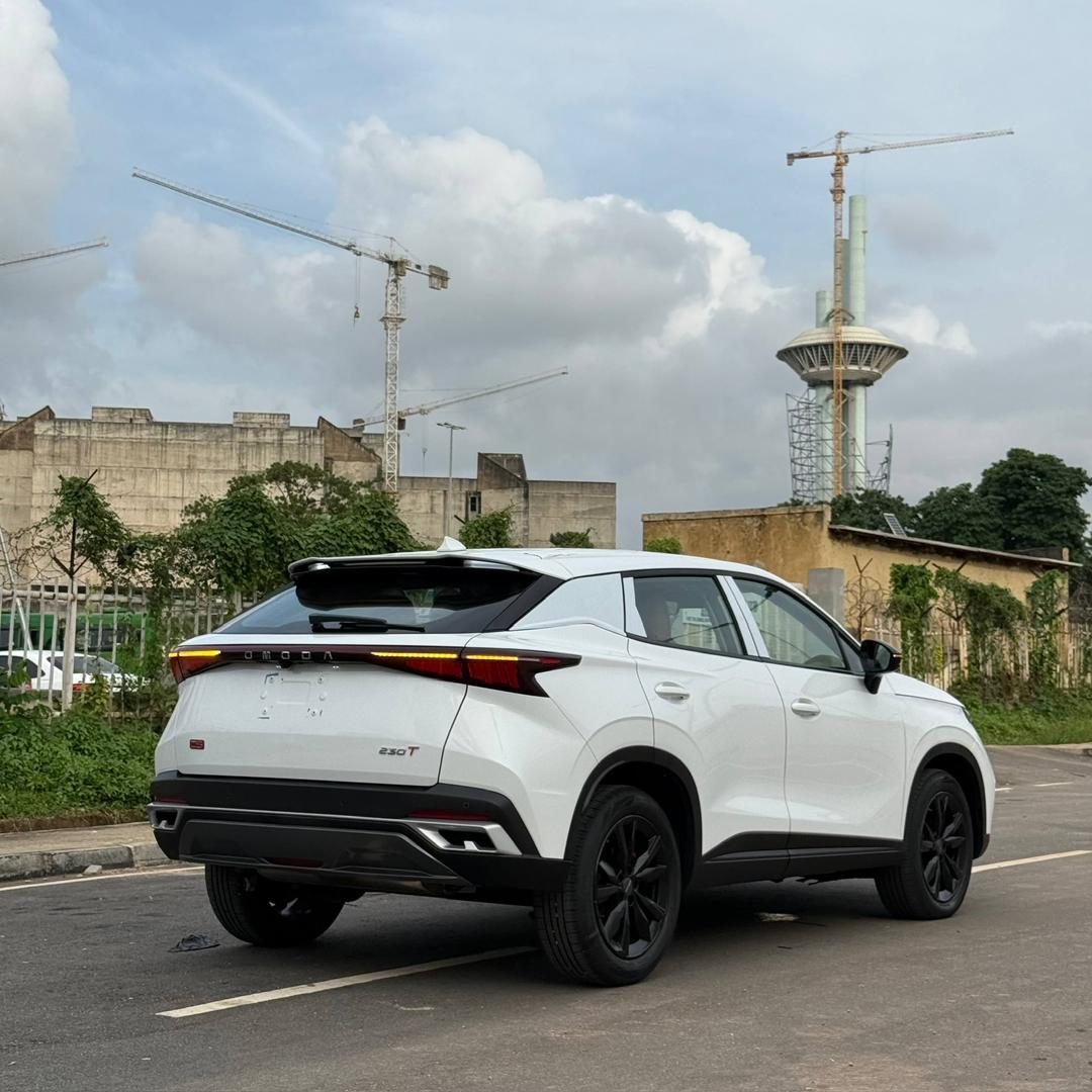 
								Brand New Omoda C5 230T 🔥🔥 Year: 2025 Price: N27.5M Location: Abuja full									