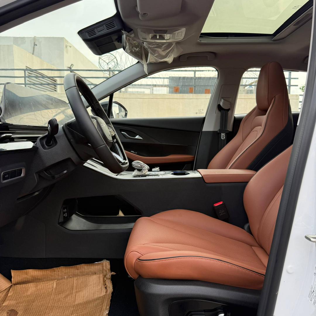 
								Brand New Omoda C5 230T 🔥🔥 Year: 2025 Price: N27.5M Location: Abuja full									