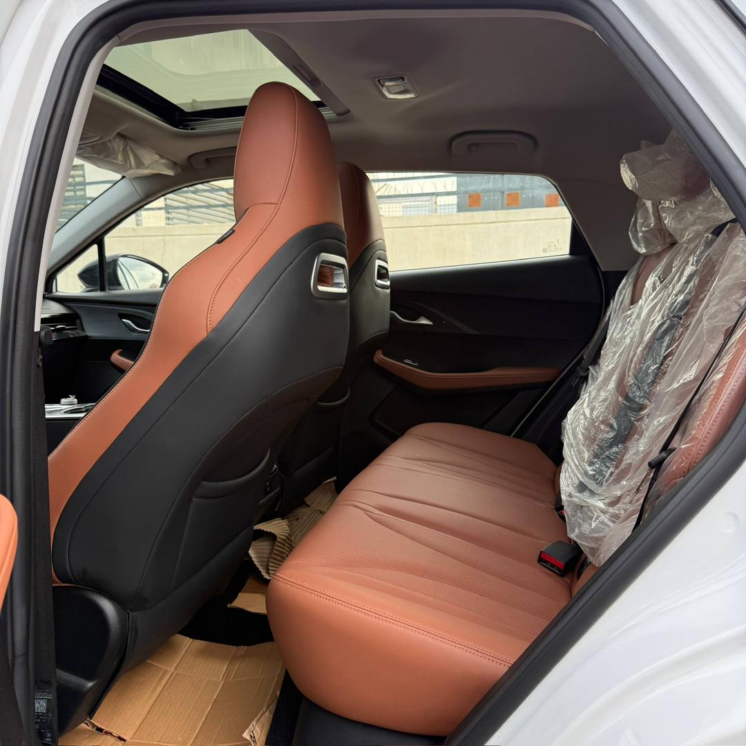 
								Brand New Omoda C5 230T 🔥🔥 Year: 2025 Price: N27.5M Location: Abuja full									
