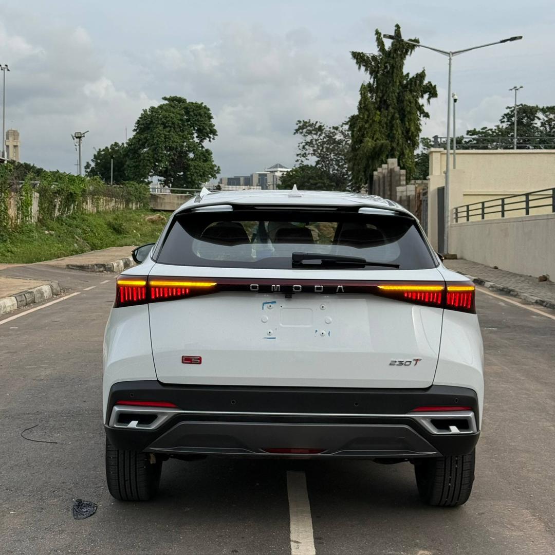 
								Brand New Omoda C5 230T 🔥🔥 Year: 2025 Price: N27.5M Location: Abuja full									