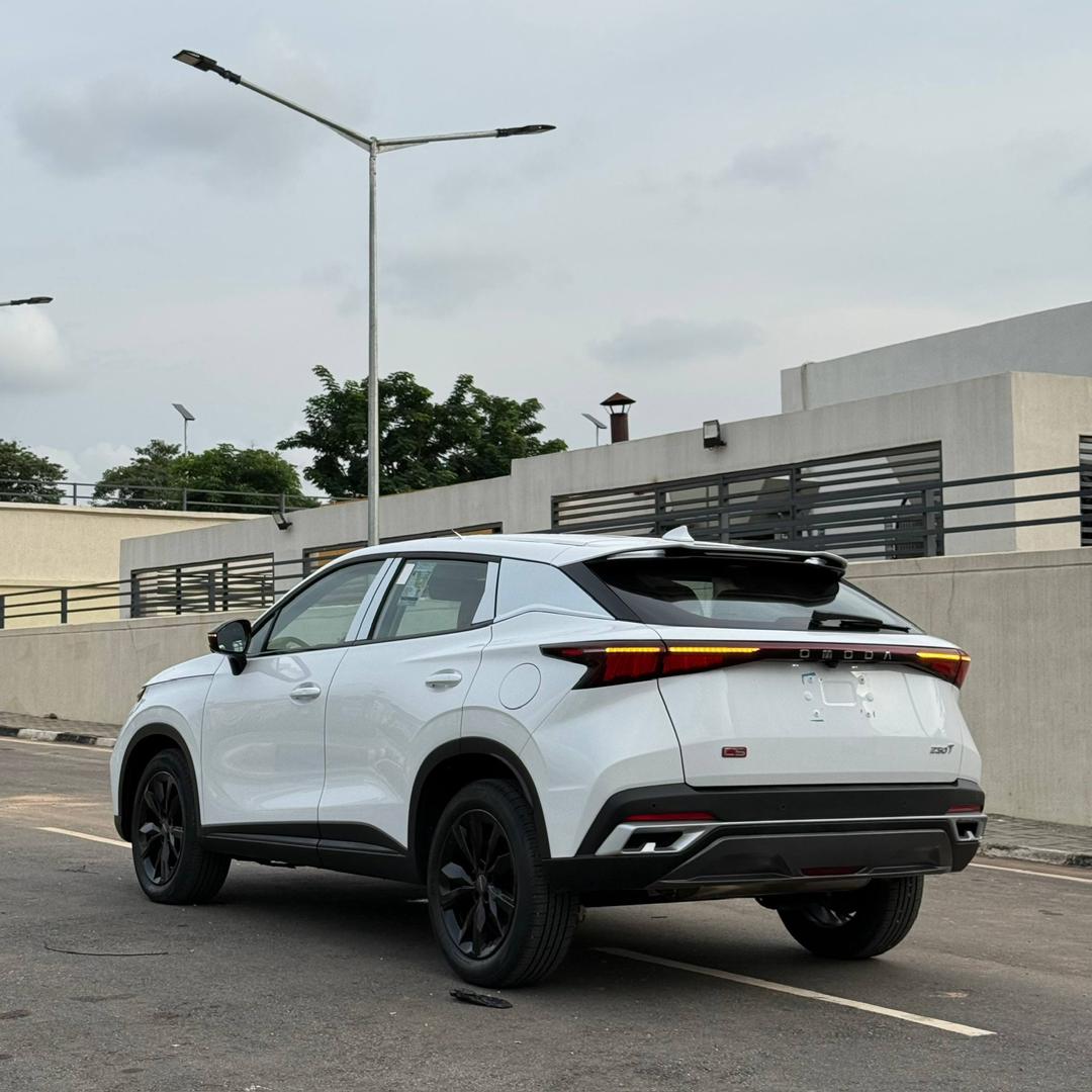 
								Brand New Omoda C5 230T 🔥🔥 Year: 2025 Price: N27.5M Location: Abuja full									