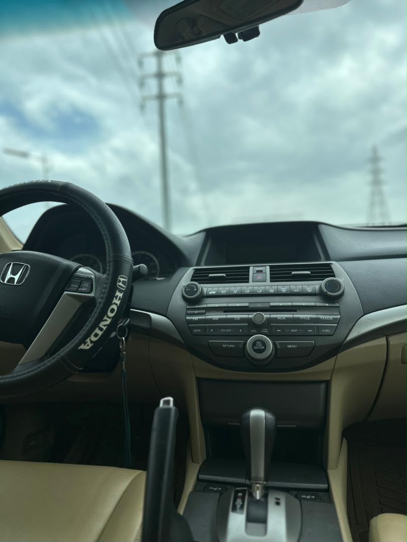 
								Good Deal‼️‼️‼️ Grade A 2012 on belt Honda Accord (Special Edition) car is in pristine condition white on cream interior fully paid duty going for just 10.6m slightly negotiable with me Lugbe Abuja📍 ZERO CHAIN DEAL full									