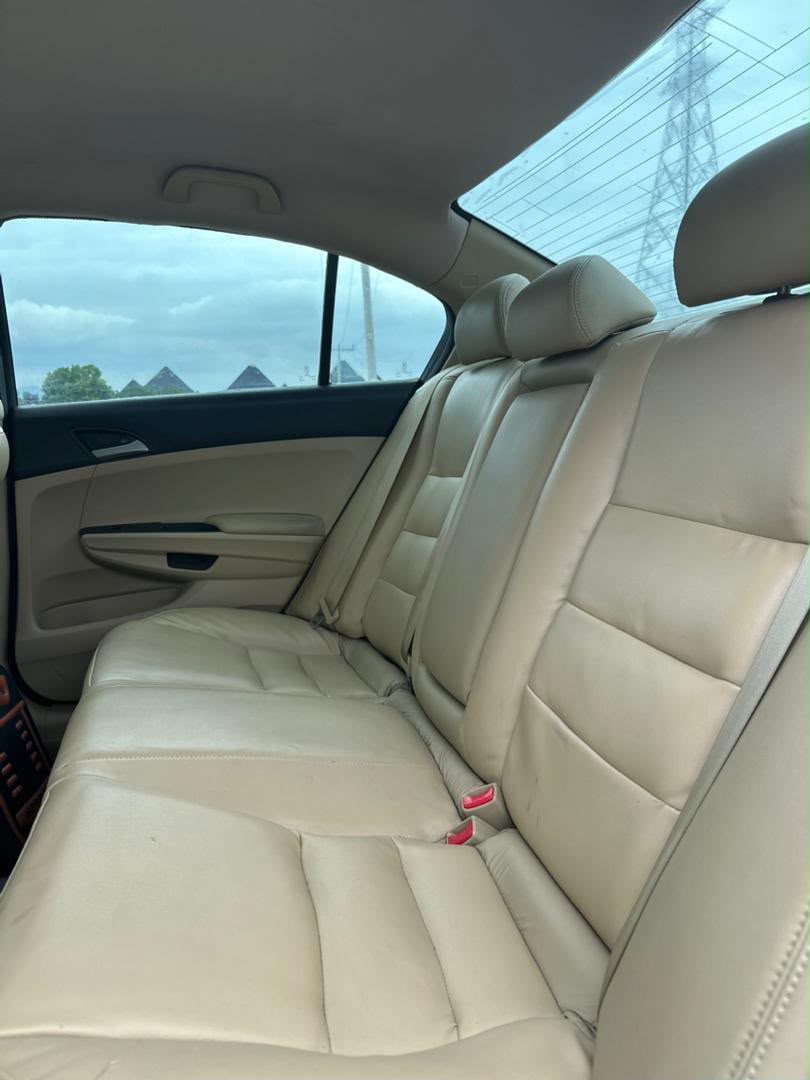 
								Good Deal‼️‼️‼️ Grade A 2012 on belt Honda Accord (Special Edition) car is in pristine condition white on cream interior fully paid duty going for just 10.6m slightly negotiable with me Lugbe Abuja📍 ZERO CHAIN DEAL full									