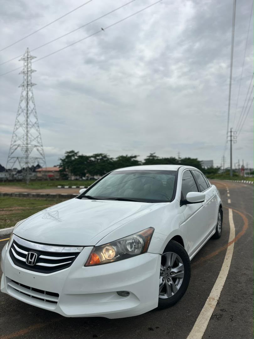 
								Good Deal‼️‼️‼️ Grade A 2012 on belt Honda Accord (Special Edition) car is in pristine condition white on cream interior fully paid duty going for just 10.6m slightly negotiable with me Lugbe Abuja📍 ZERO CHAIN DEAL full									