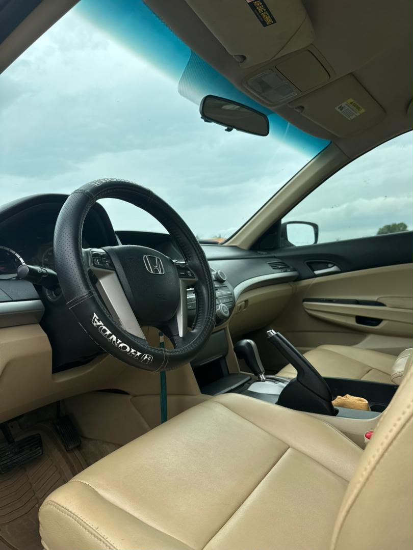 
								Good Deal‼️‼️‼️ Grade A 2012 on belt Honda Accord (Special Edition) car is in pristine condition white on cream interior fully paid duty going for just 10.6m slightly negotiable with me Lugbe Abuja📍 ZERO CHAIN DEAL full									