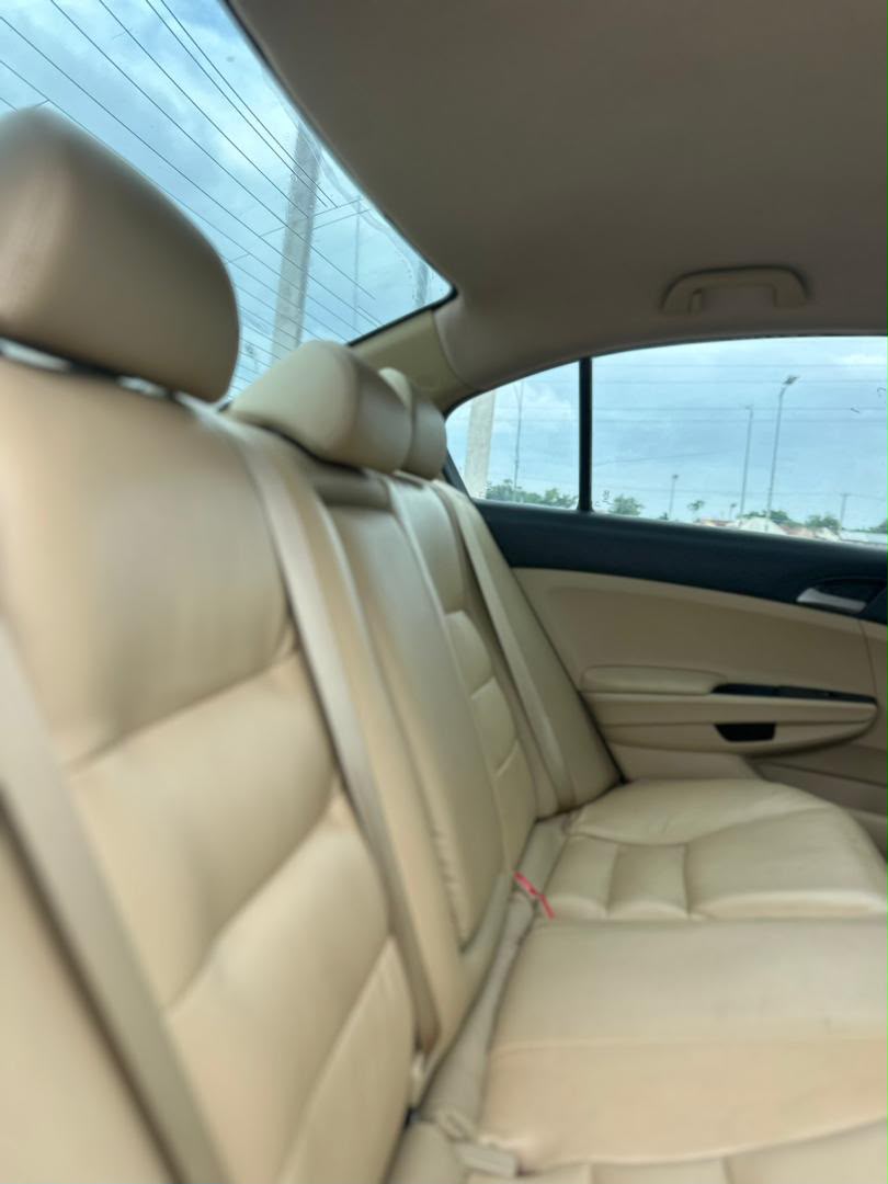 
								Good Deal‼️‼️‼️ Grade A 2012 on belt Honda Accord (Special Edition) car is in pristine condition white on cream interior fully paid duty going for just 10.6m slightly negotiable with me Lugbe Abuja📍 ZERO CHAIN DEAL full									