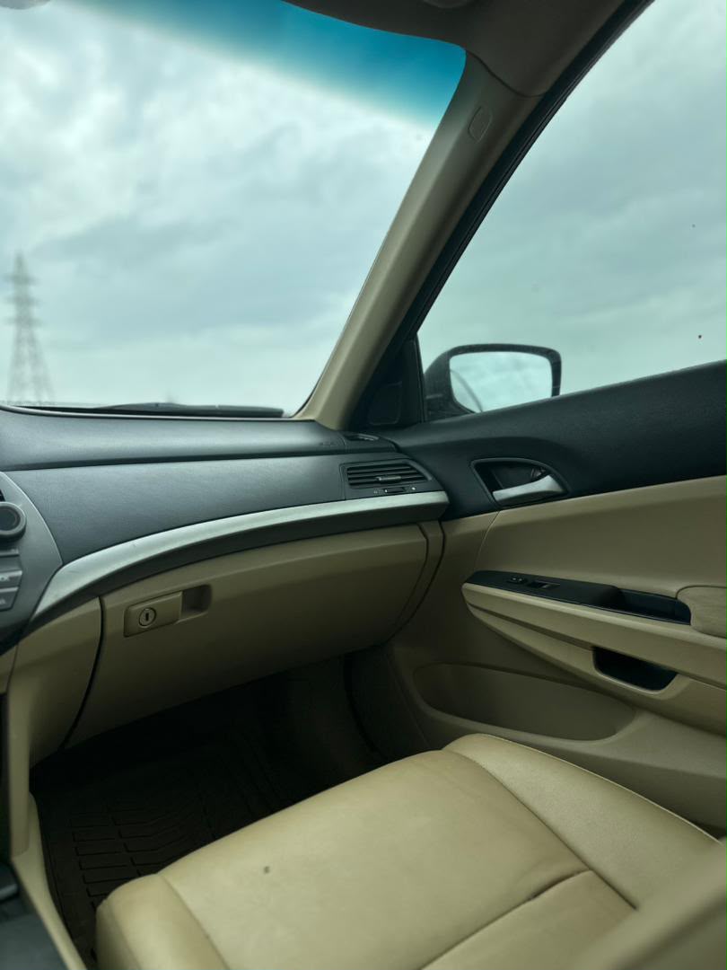 
								Good Deal‼️‼️‼️ Grade A 2012 on belt Honda Accord (Special Edition) car is in pristine condition white on cream interior fully paid duty going for just 10.6m slightly negotiable with me Lugbe Abuja📍 ZERO CHAIN DEAL full									