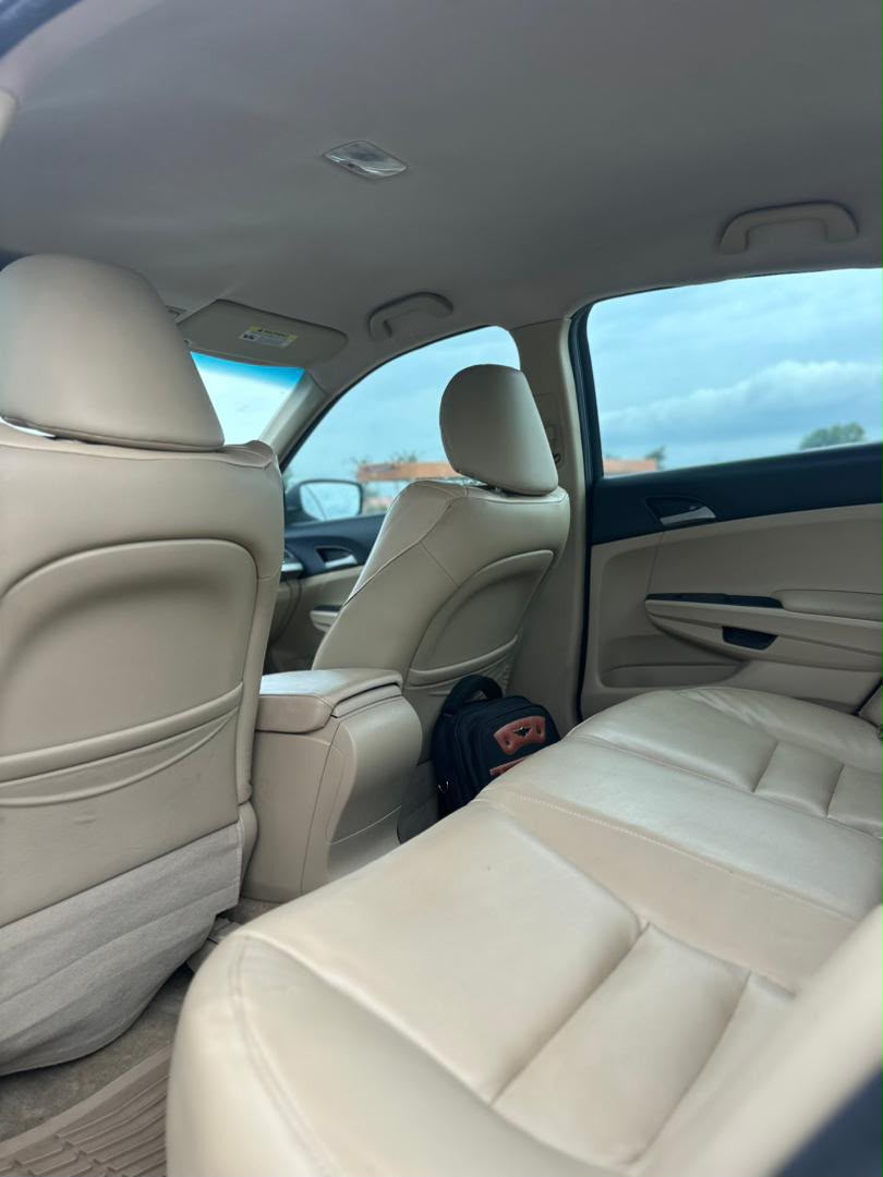 
								Good Deal‼️‼️‼️ Grade A 2012 on belt Honda Accord (Special Edition) car is in pristine condition white on cream interior fully paid duty going for just 10.6m slightly negotiable with me Lugbe Abuja📍 ZERO CHAIN DEAL full									