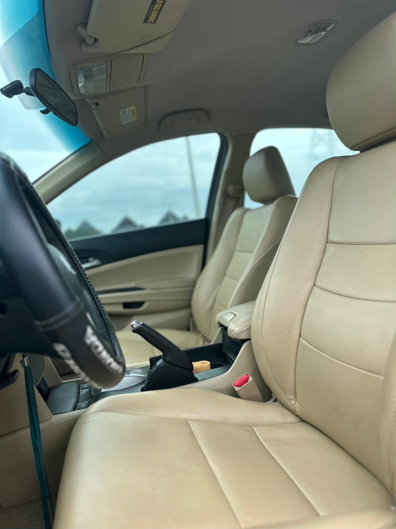
								Good Deal‼️‼️‼️ Grade A 2012 on belt Honda Accord (Special Edition) car is in pristine condition white on cream interior fully paid duty going for just 10.6m slightly negotiable with me Lugbe Abuja📍 ZERO CHAIN DEAL full									
