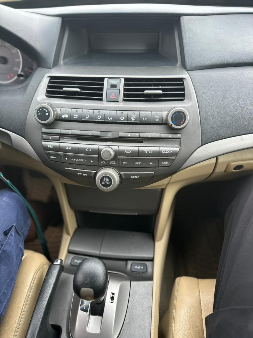 
								Good Deal‼️‼️‼️ Grade A 2012 on belt Honda Accord (Special Edition) car is in pristine condition white on cream interior fully paid duty going for just 10.6m slightly negotiable with me Lugbe Abuja📍 ZERO CHAIN DEAL full									