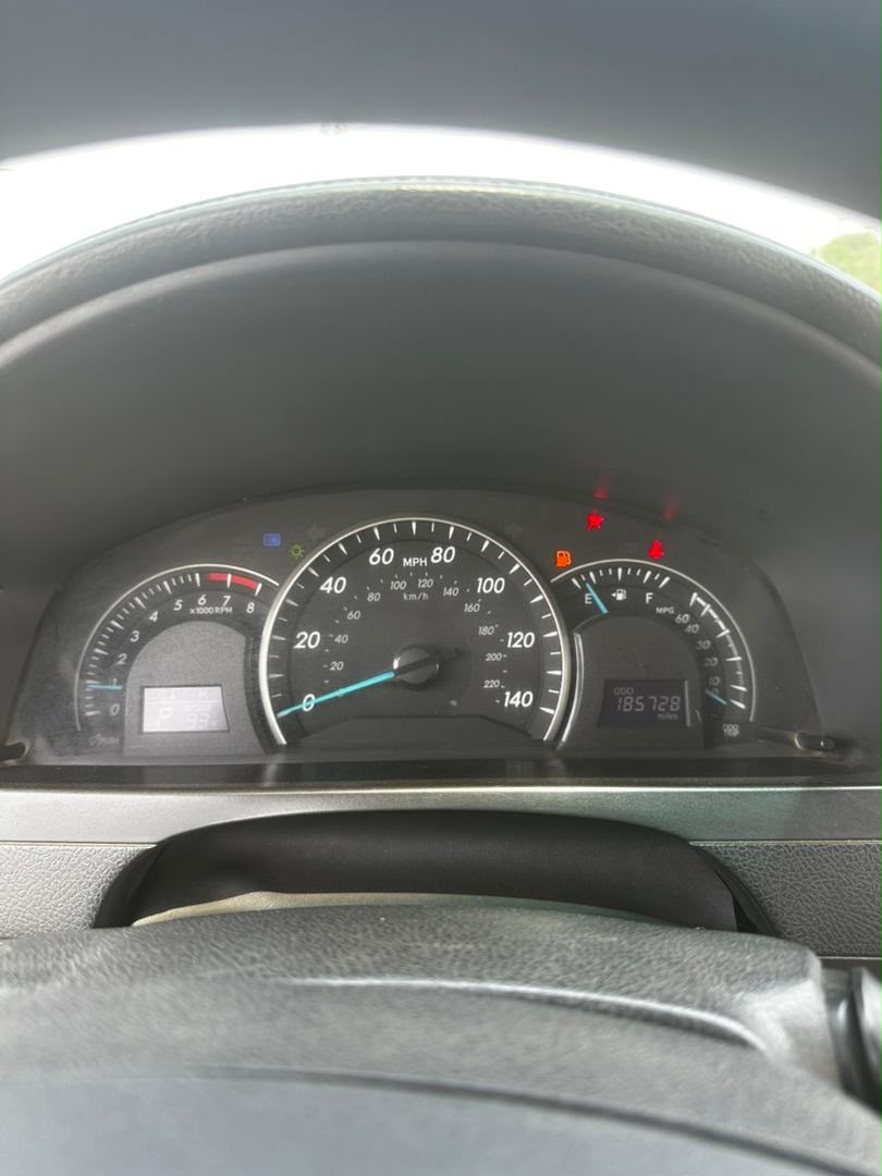 
								Giveaway Deal‼️‼️‼️ (180k Mileage) Carefully Used 2013/2014 V4 Toyota Camry car is in pristine condition (No Check Ebgune Light) with original duty going for just 8.7m NET WITH SMALL SAMBO Lugbe Abuja📍 ZERO CHAIN DEAL full									