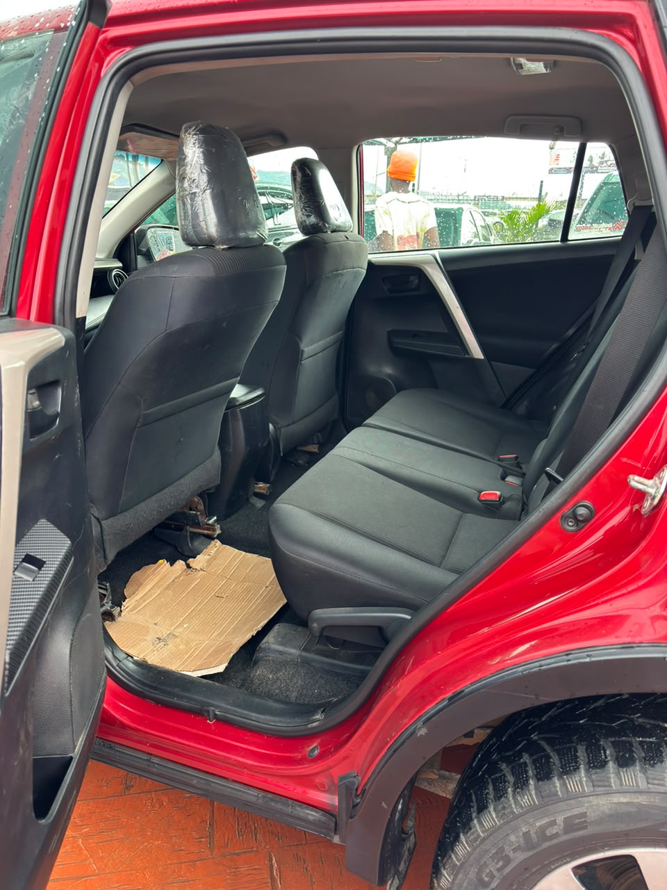 
								few month used but not register Rav4 2014 for 12.5m full									