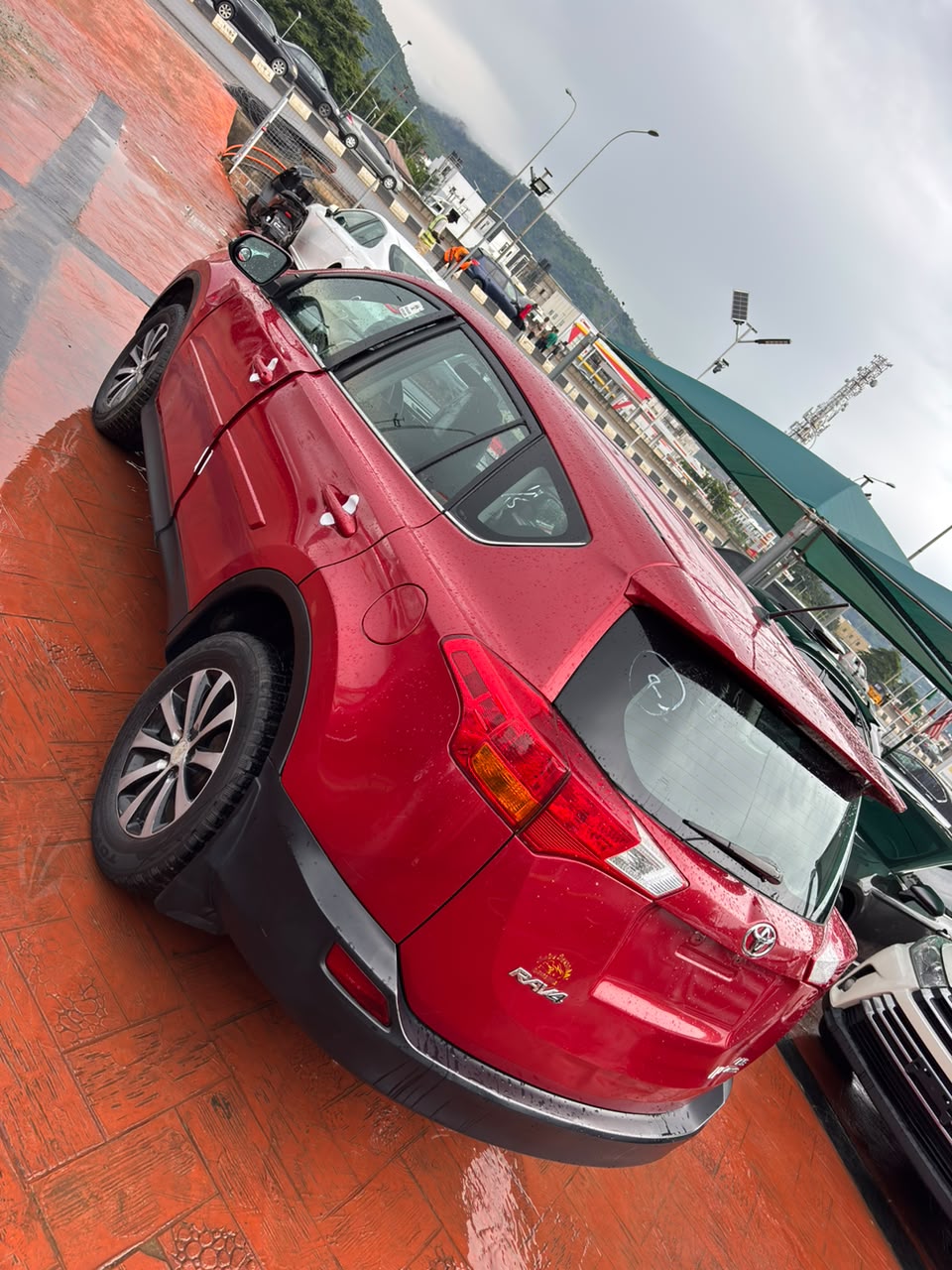 
								few month used but not register Rav4 2014 for 12.5m full									