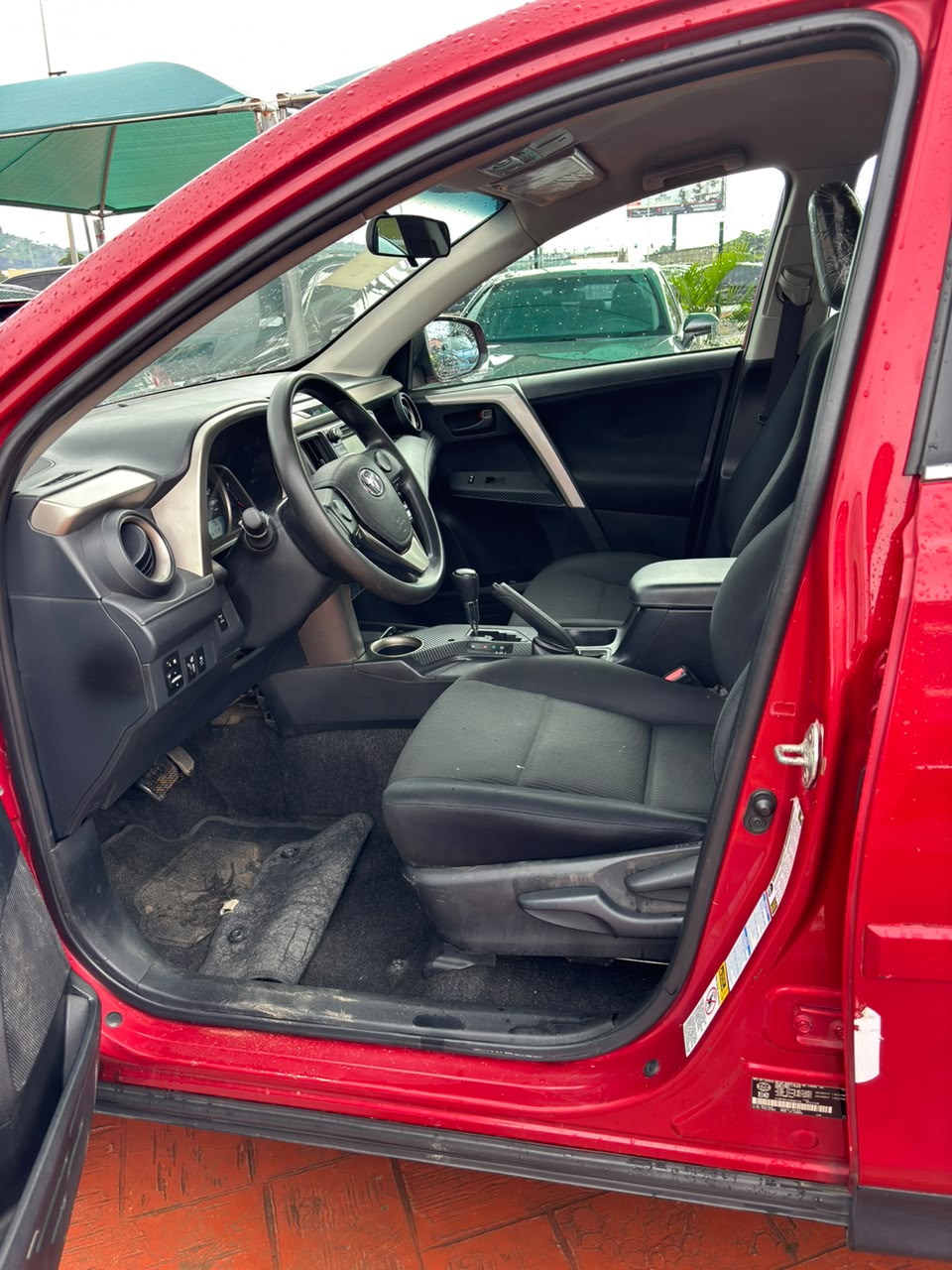 
								few month used but not register Rav4 2014 for 12.5m full									