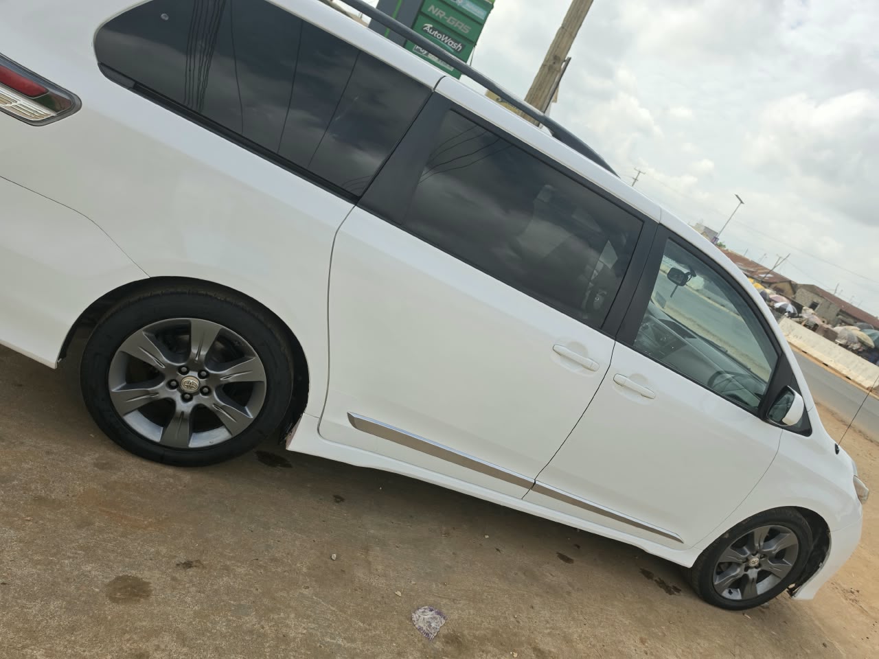 
								Toyota sienna 2012 untempered  engine and gear AC factory very clean in and out just 15m location Abuja full									