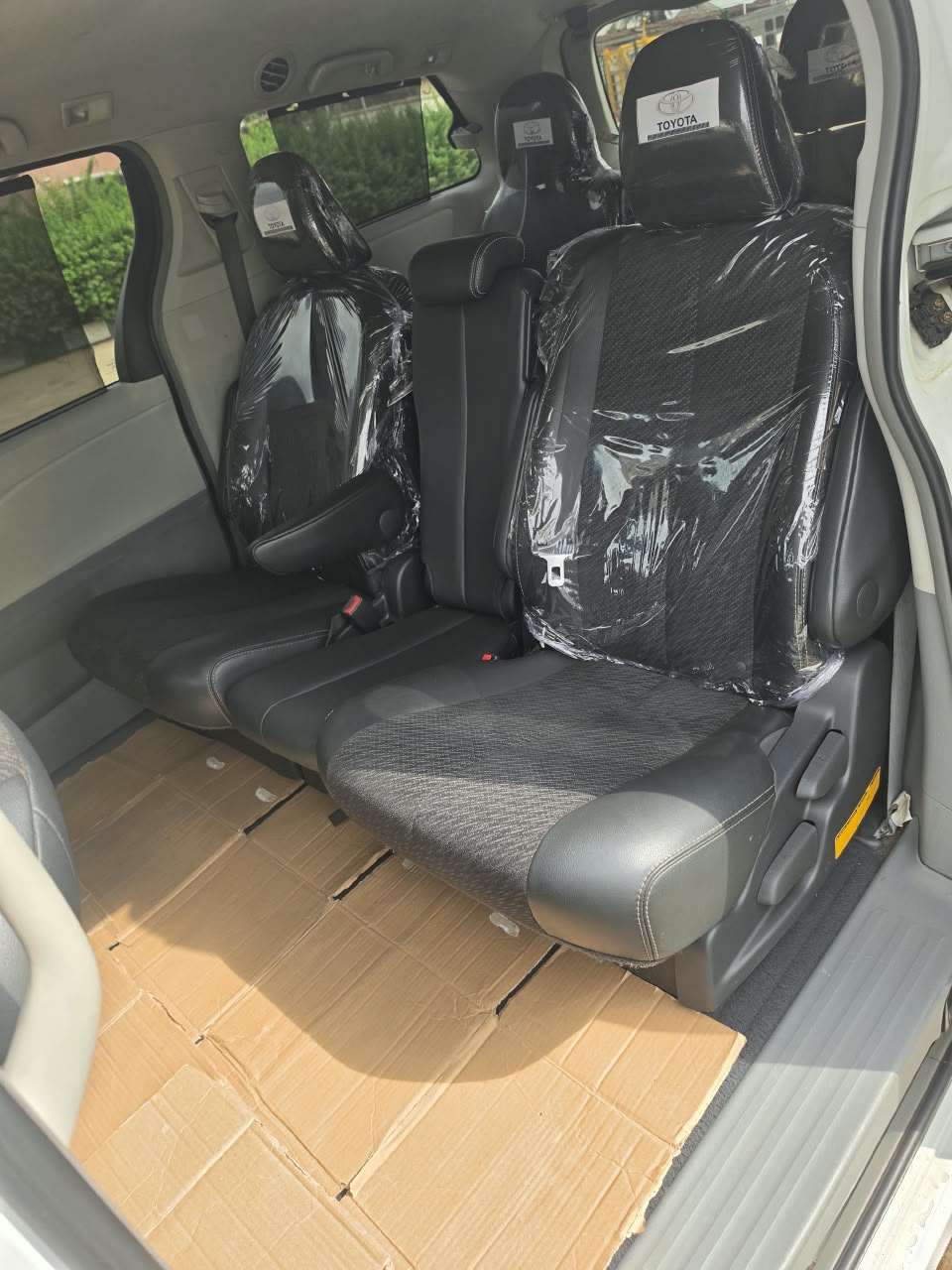 
								Toyota sienna 2012 untempered  engine and gear AC factory very clean in and out just 15m location Abuja full									