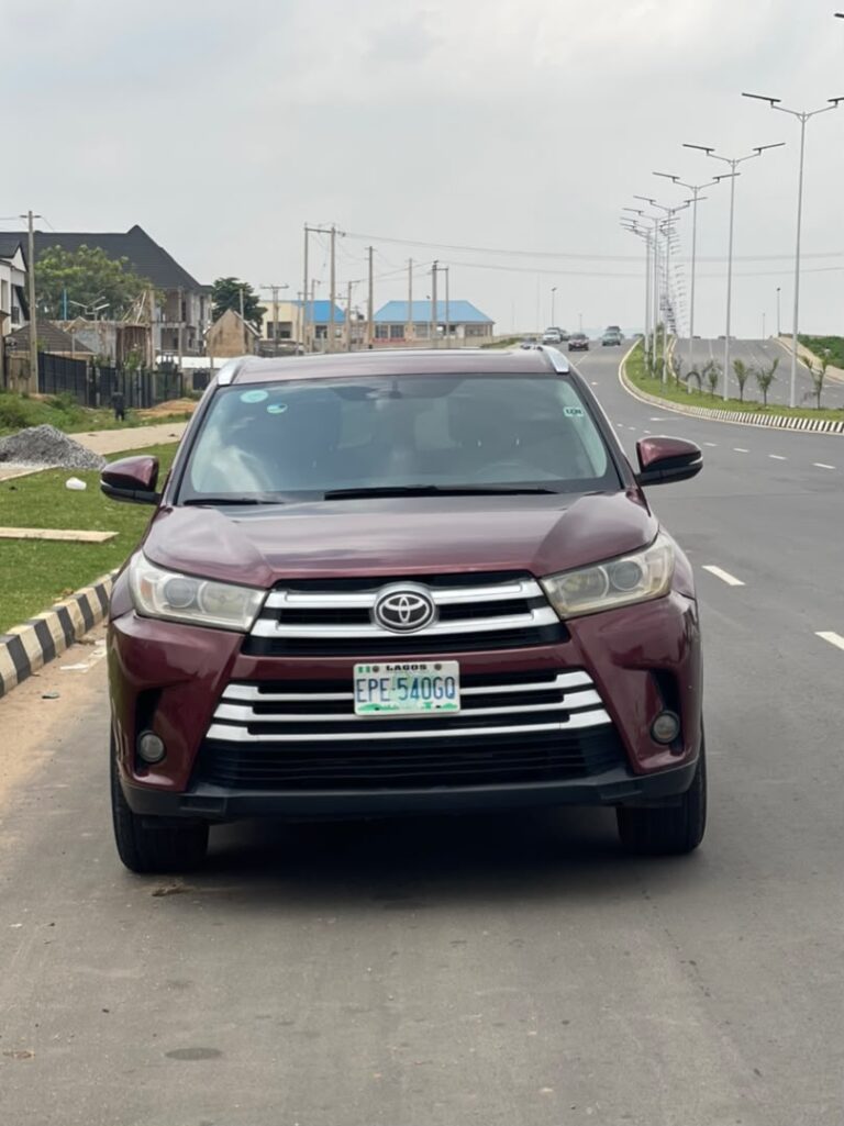Distressed Neatly Used 2015 Model Toyota Highlander XLE Untempered Engine And Gear Ac Chilling Original duty Now Available Price #17.5m Abuja