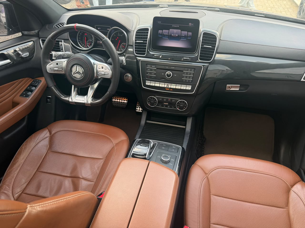 
								Giveaway Deal‼️‼️‼️ Carefully Used 2018 GLE 43 Coupe, 350 camera , panoramic roof,APPLE CAR PLAY Original Duty 46.5m Net with sambo Abuja📍 ZERO CHAIN DEAL full									