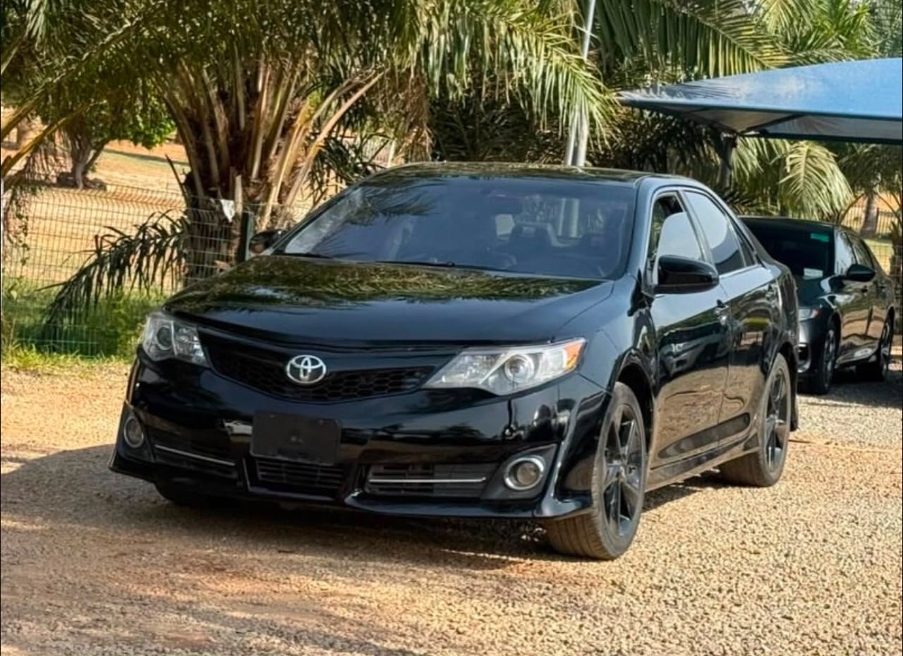 
								GIVEAWAY DEAL‼️‼️‼️ NEATLY USED 2013 TOYOTA CAMRY SE V6 KEYLESS & SUNROOF AVAILABLE FOR JUST 8.5M NET WITH SAMBO OWNERS HOUSE GUDU ABUJA📍 ZERO CHAIN DEAL full									