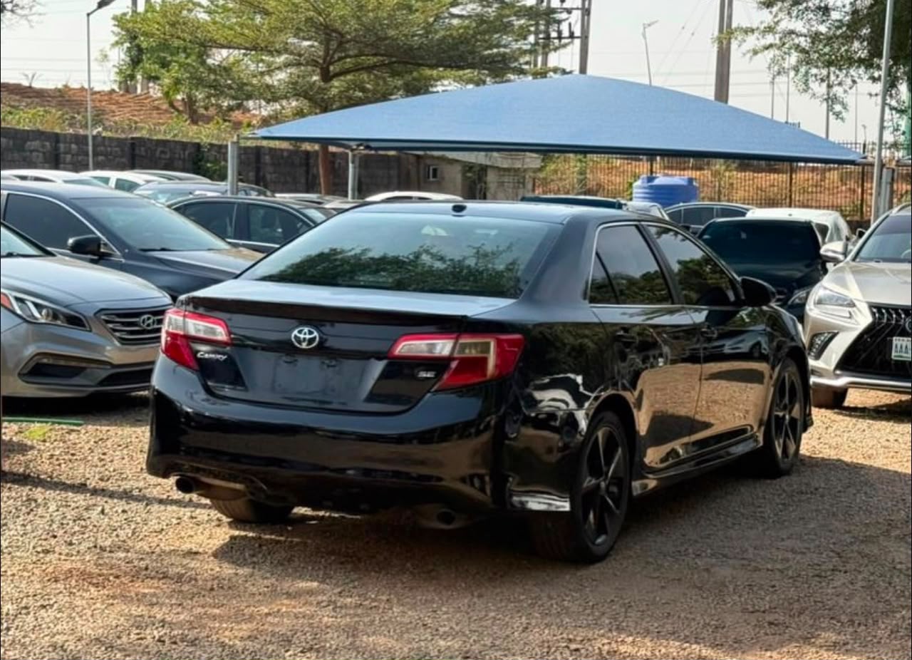 
								GIVEAWAY DEAL‼️‼️‼️ NEATLY USED 2013 TOYOTA CAMRY SE V6 KEYLESS & SUNROOF AVAILABLE FOR JUST 8.5M NET WITH SAMBO OWNERS HOUSE GUDU ABUJA📍 ZERO CHAIN DEAL full									