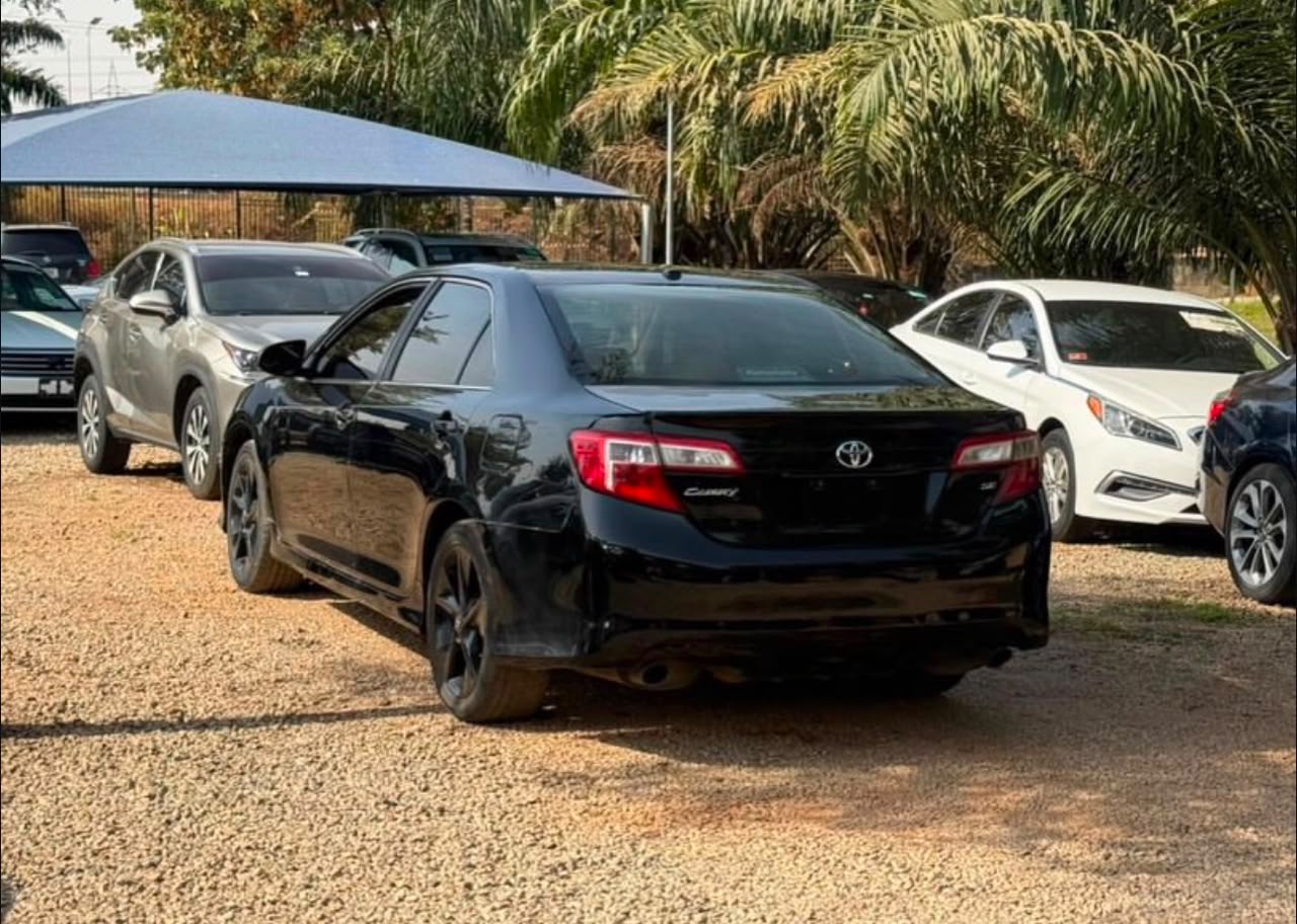 
								GIVEAWAY DEAL‼️‼️‼️ NEATLY USED 2013 TOYOTA CAMRY SE V6 KEYLESS & SUNROOF AVAILABLE FOR JUST 8.5M NET WITH SAMBO OWNERS HOUSE GUDU ABUJA📍 ZERO CHAIN DEAL full									