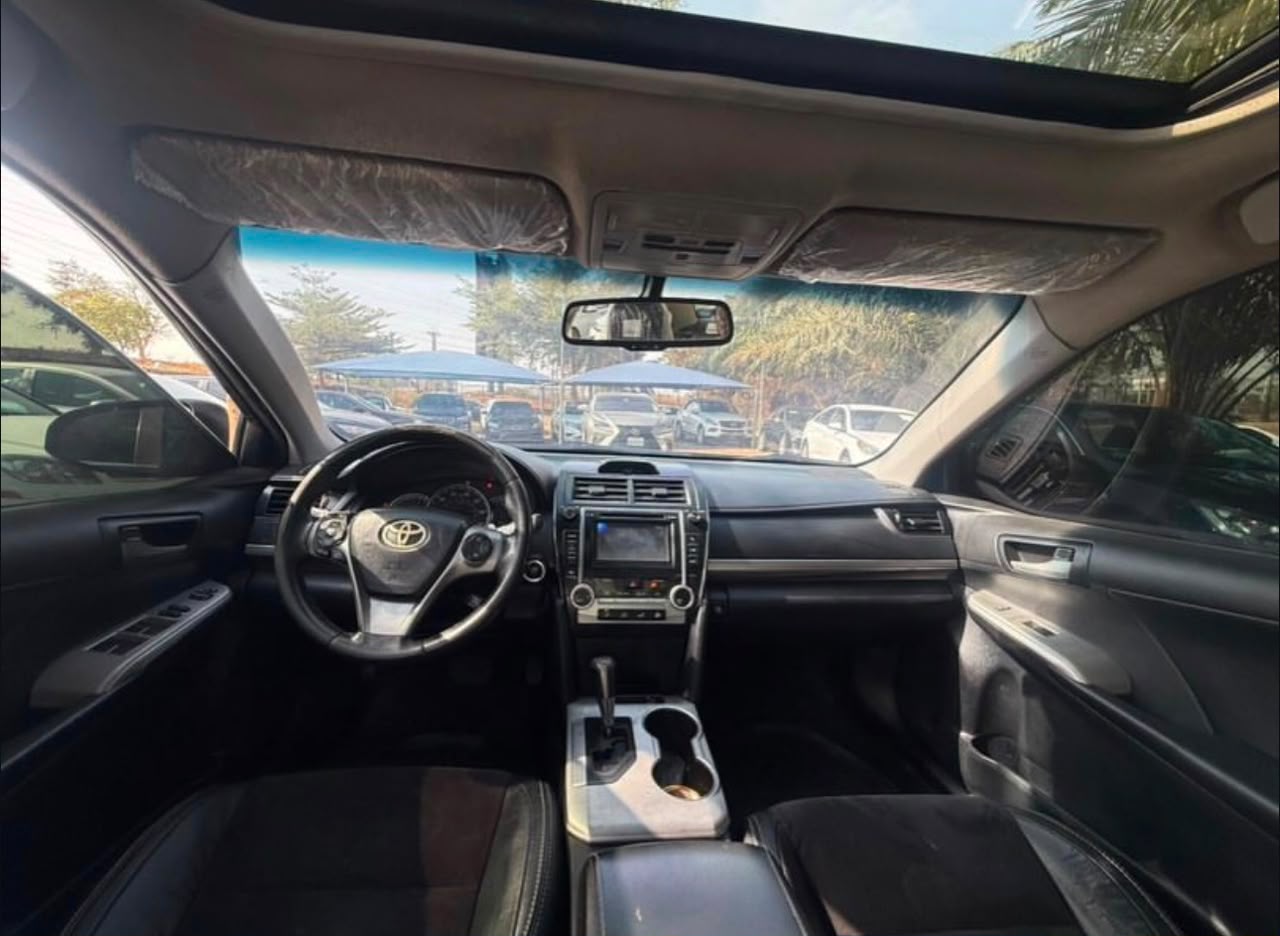 
								GIVEAWAY DEAL‼️‼️‼️ NEATLY USED 2013 TOYOTA CAMRY SE V6 KEYLESS & SUNROOF AVAILABLE FOR JUST 8.5M NET WITH SAMBO OWNERS HOUSE GUDU ABUJA📍 ZERO CHAIN DEAL full									