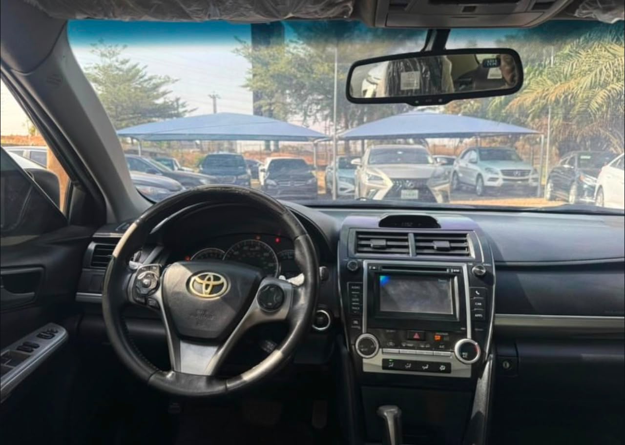 
								GIVEAWAY DEAL‼️‼️‼️ NEATLY USED 2013 TOYOTA CAMRY SE V6 KEYLESS & SUNROOF AVAILABLE FOR JUST 8.5M NET WITH SAMBO OWNERS HOUSE GUDU ABUJA📍 ZERO CHAIN DEAL full									
