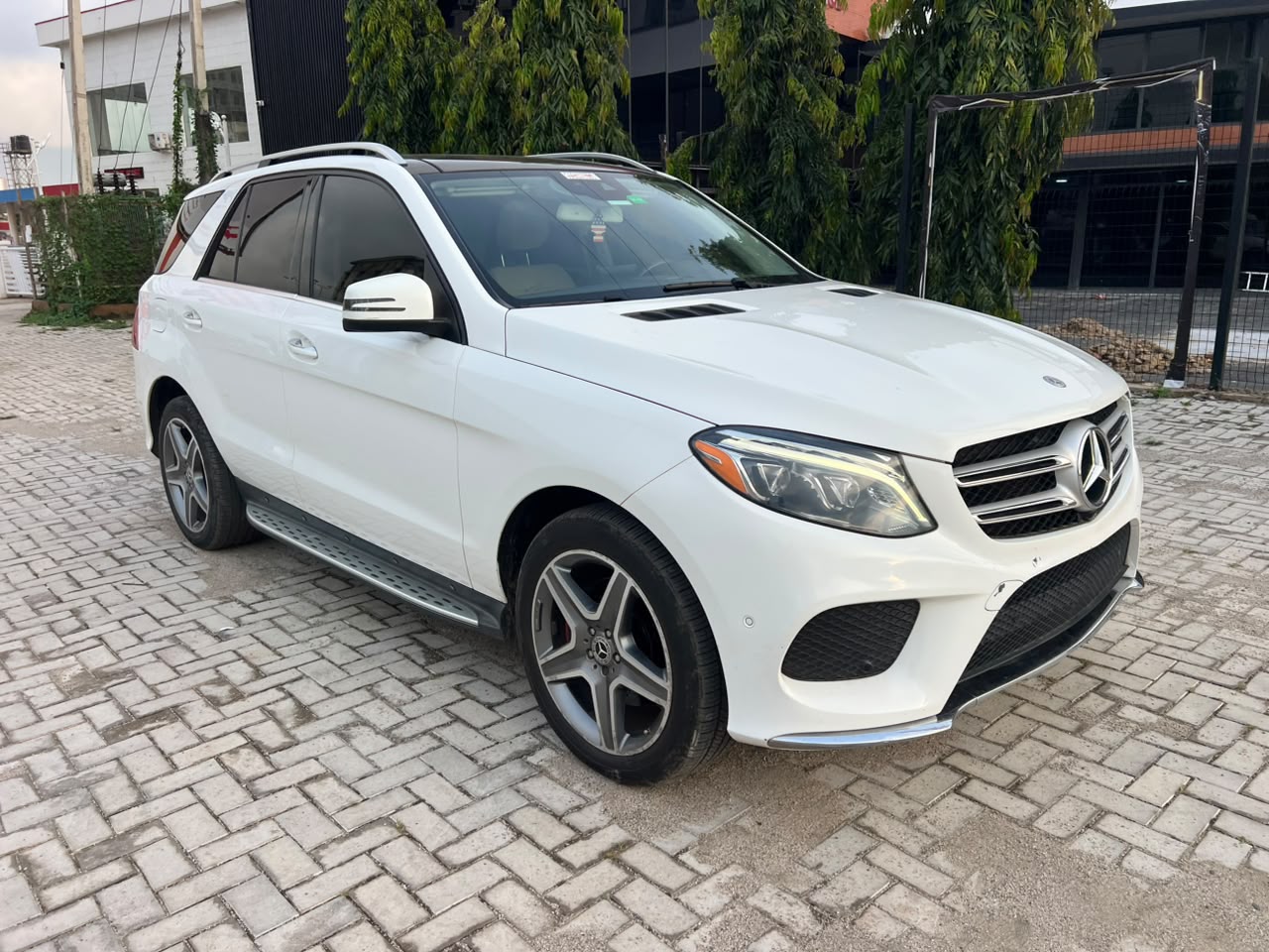 
								Super distress foreign used 2018  GLE 350 🔥🔥🔥🔥🔥  Clean title  Low mileage  Clean interior  With original custom duty  Going for 26m  With 360 camera  Fullest option  Abuja deal full									