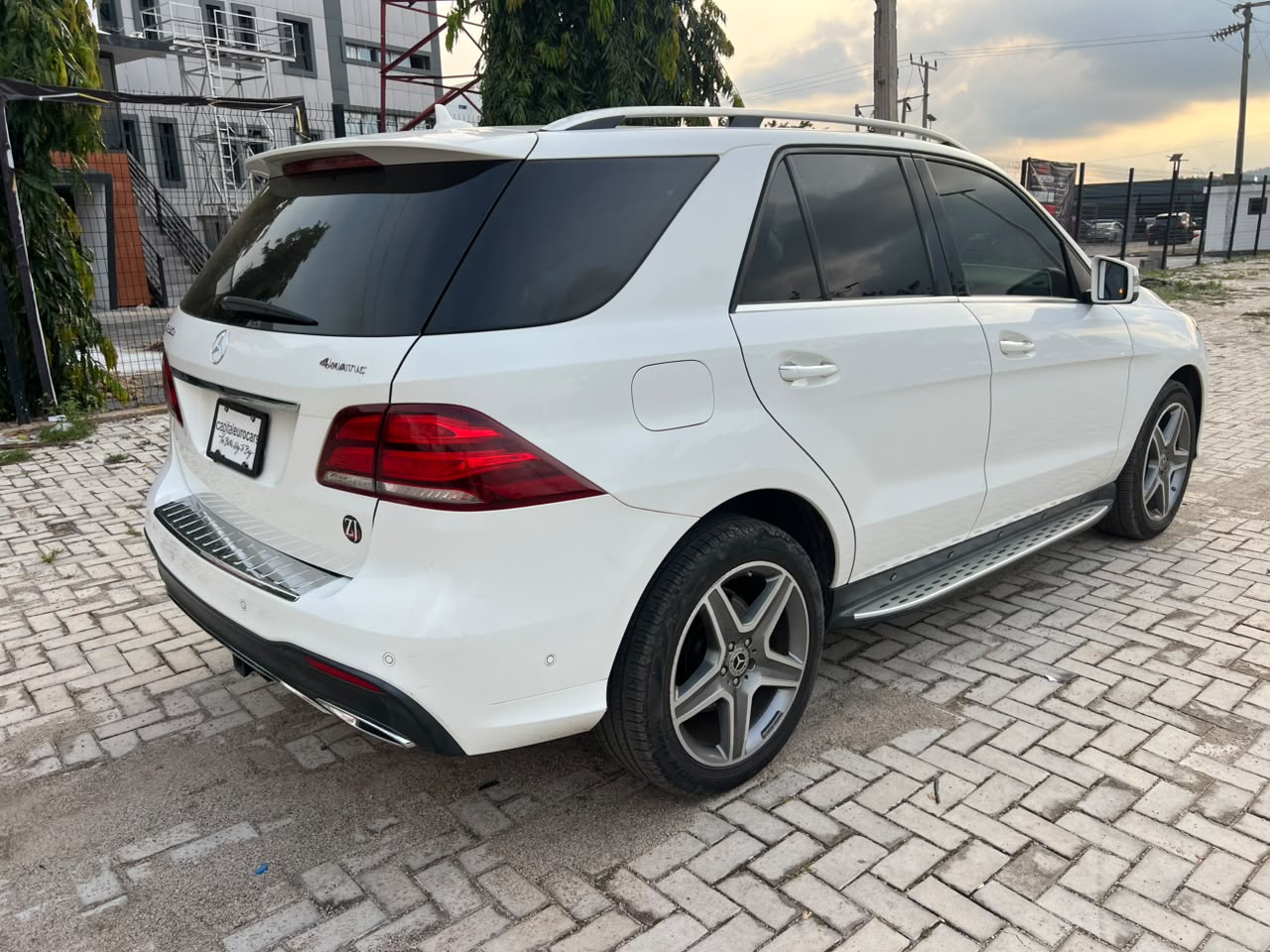 
								Super distress foreign used 2018  GLE 350 🔥🔥🔥🔥🔥  Clean title  Low mileage  Clean interior  With original custom duty  Going for 26m  With 360 camera  Fullest option  Abuja deal full									