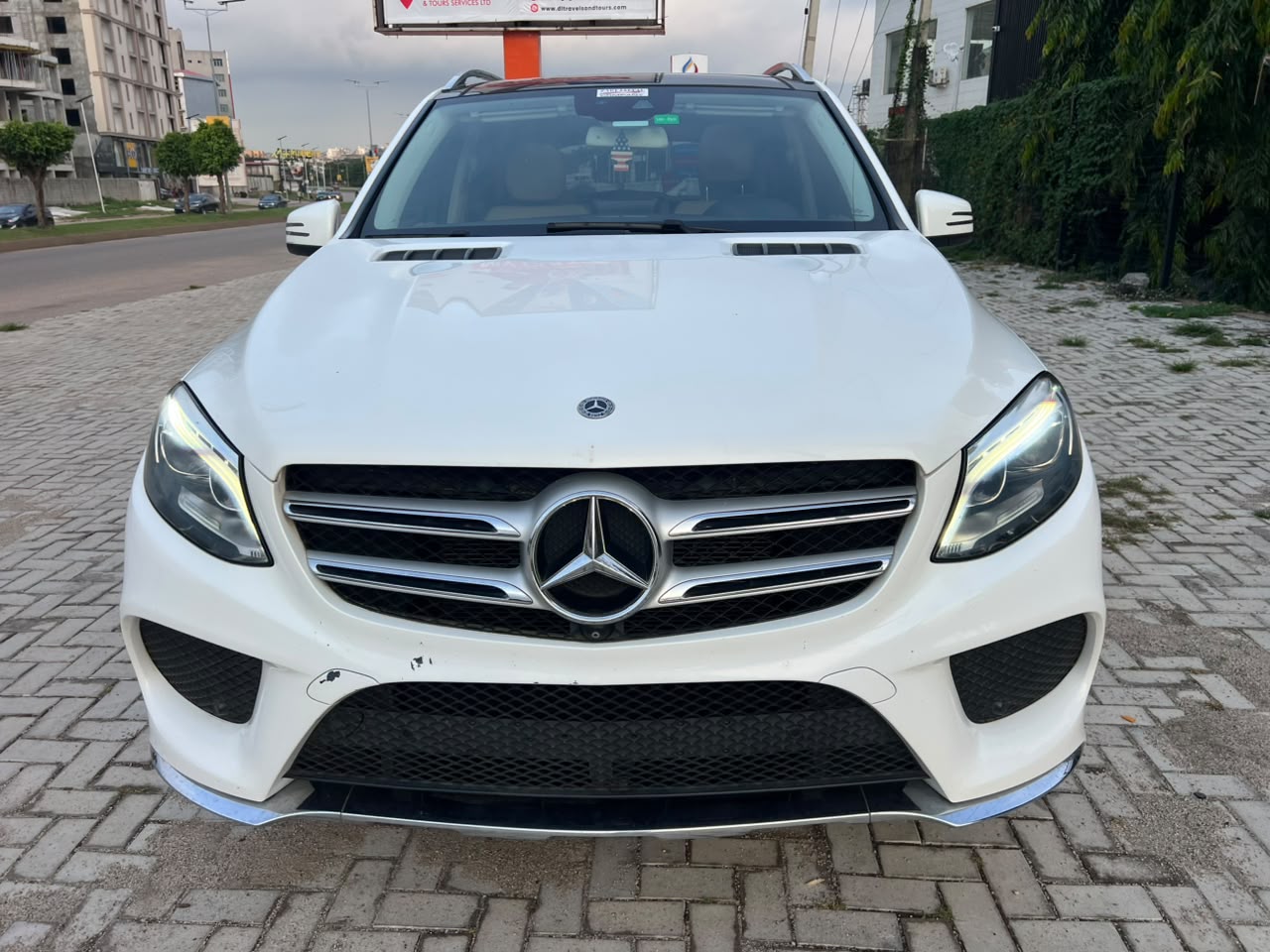 
								Super distress foreign used 2018  GLE 350 🔥🔥🔥🔥🔥  Clean title  Low mileage  Clean interior  With original custom duty  Going for 26m  With 360 camera  Fullest option  Abuja deal full									