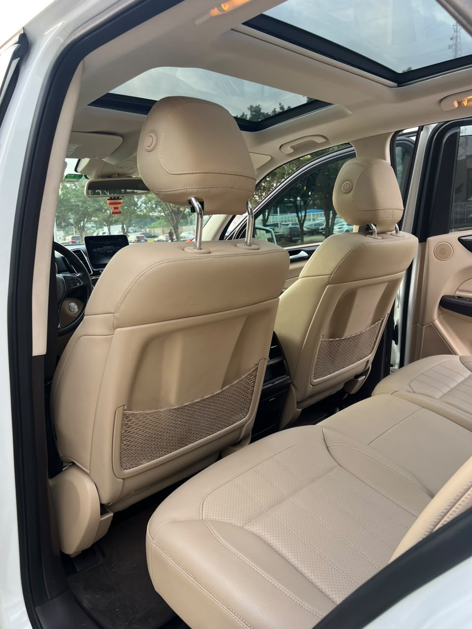 
								Super distress foreign used 2018  GLE 350 🔥🔥🔥🔥🔥  Clean title  Low mileage  Clean interior  With original custom duty  Going for 26m  With 360 camera  Fullest option  Abuja deal full									