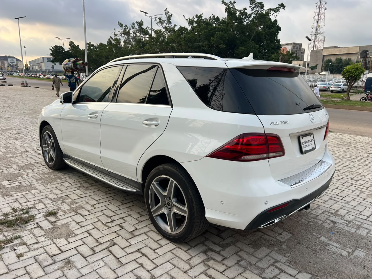 
								Super distress foreign used 2018  GLE 350 🔥🔥🔥🔥🔥  Clean title  Low mileage  Clean interior  With original custom duty  Going for 26m  With 360 camera  Fullest option  Abuja deal full									