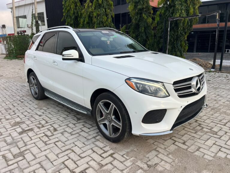 Super distress foreign used 2018  GLE 350 🔥🔥🔥🔥🔥  Clean title  Low mileage  Clean interior  With original custom duty  Going for 26m  With 360 camera  Fullest option  Abuja deal
