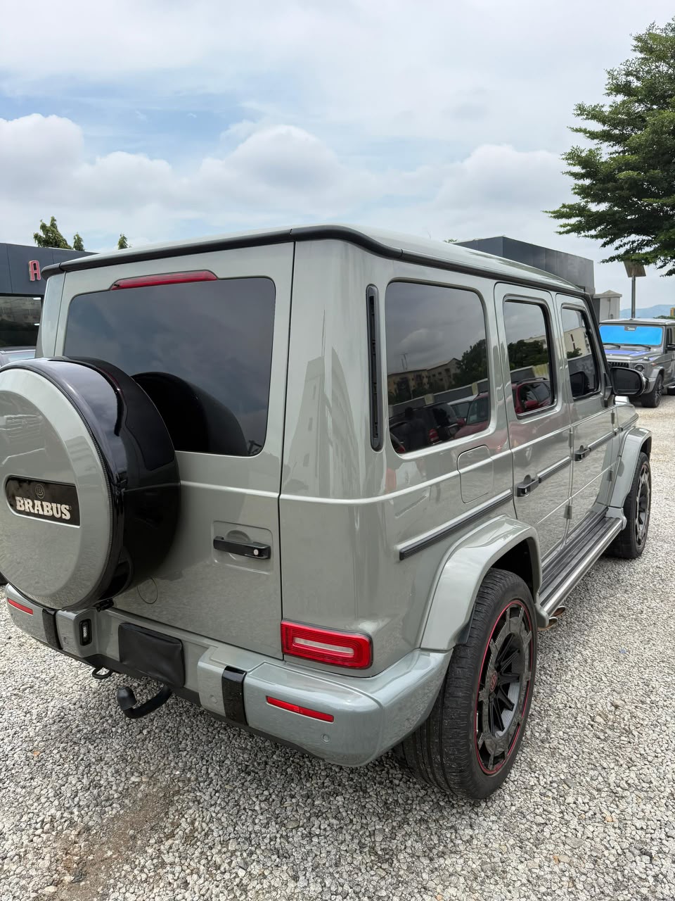 
								Foreign used 2019 BRABUS700 Clean title  Going for 300m Abuja deal full									