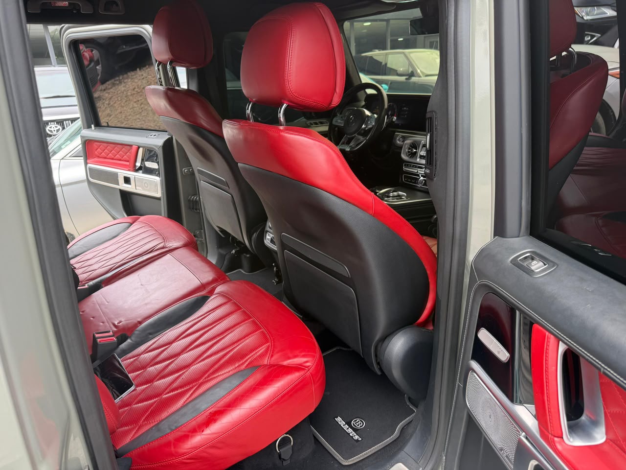 
								Foreign used 2019 BRABUS700 Clean title  Going for 300m Abuja deal full									
