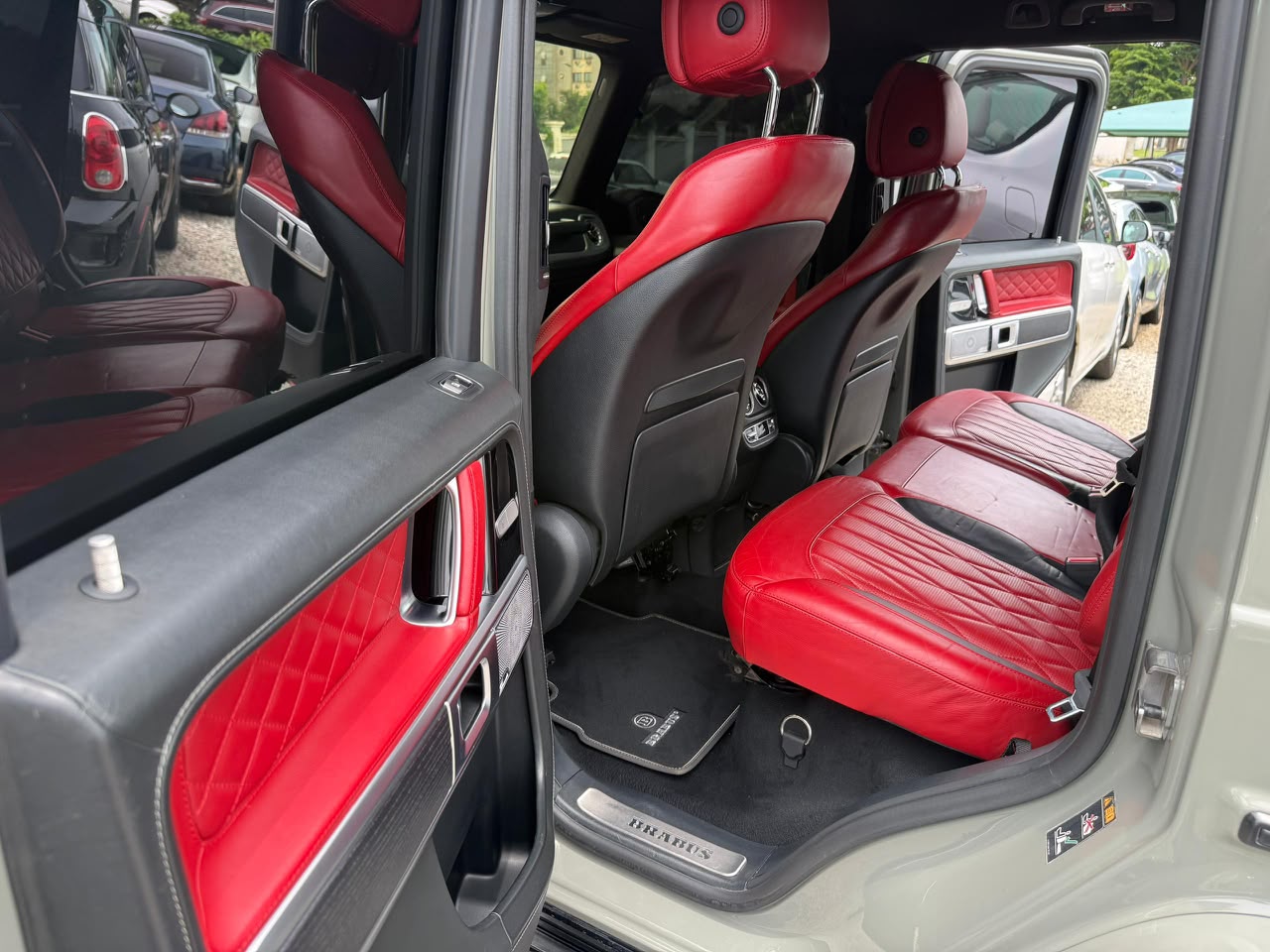 
								Foreign used 2019 BRABUS700 Clean title  Going for 300m Abuja deal full									