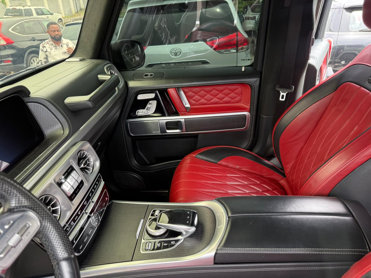 
								Foreign used 2019 BRABUS700 Clean title  Going for 300m Abuja deal full									