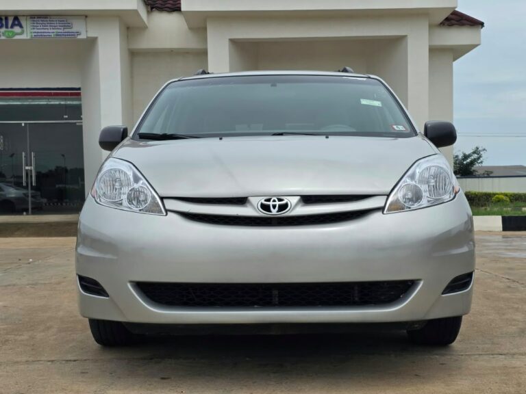 JUST IN: pure accident free Direct Belgium 2006 Toyota Sienna LE with super clean interior, 3MZ Engine, Power Door, 3 seater middle seat with Sept 2026 Duty, going for just 10.3m only