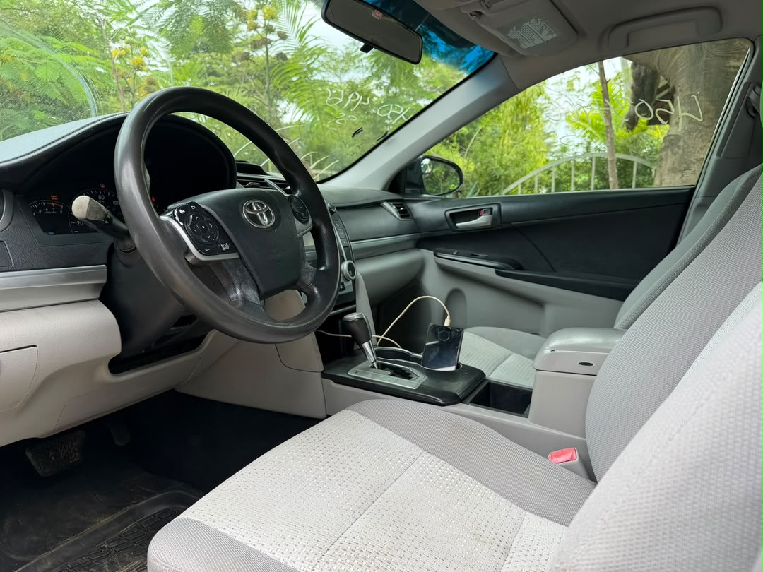 
								JUST IN: pure accident free Direct Belgium 2006 Toyota Sienna LE with super clean interior, 3MZ Engine, Power Door, 3 seater middle seat with Sept 2026 Duty, going for just 10.3m only full									