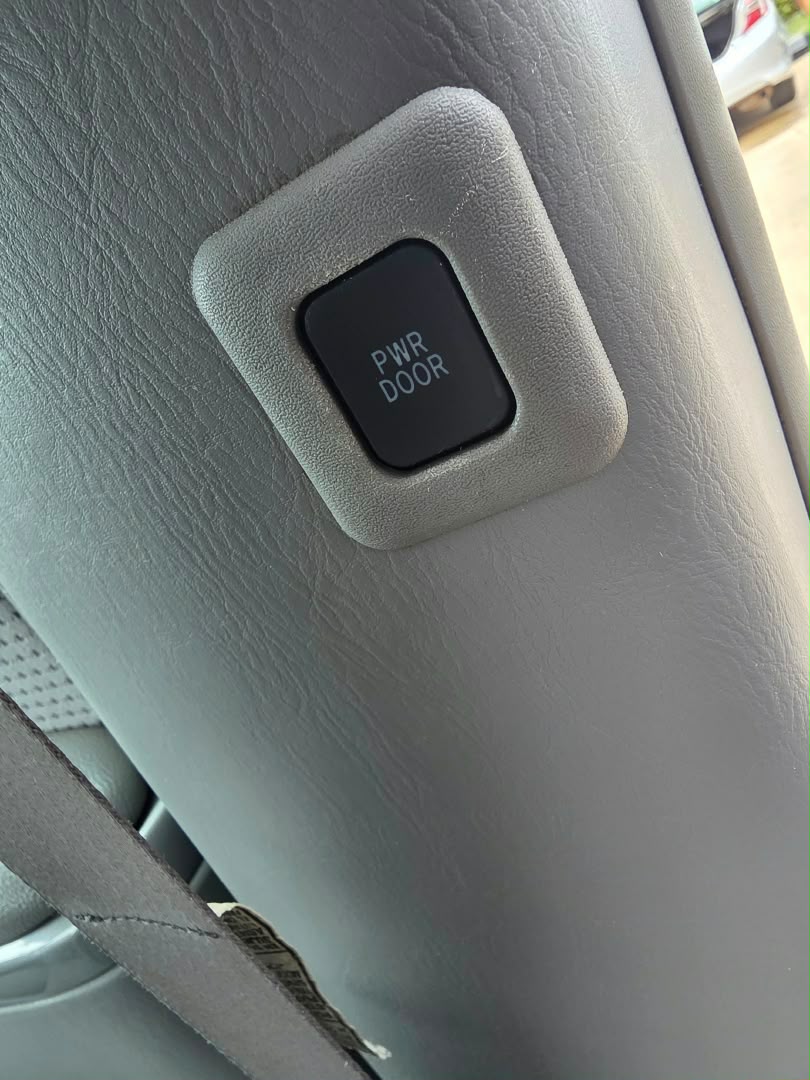 
								My usual weekend distress distress is here: Extremely clean foreign used 2013 on belt Toyota camry LE with Aug 2026 Duty. Untampared engine & gear going for just 11,000,000pls add ur sambo. No room for pressing 11,000,000 net full									